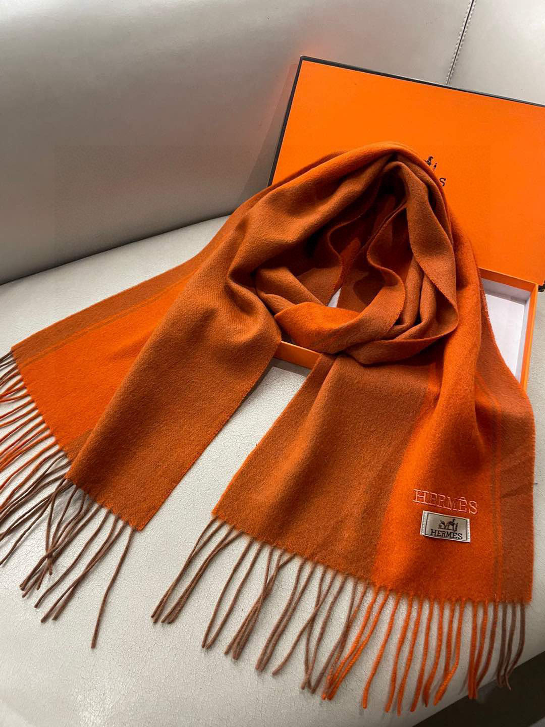 HERMFS【爱马仕】巴黎时装展采用蒙古高原细羊绒！手感满满地都是细腻的绒毛！这个价格绝对百分之百的实惠