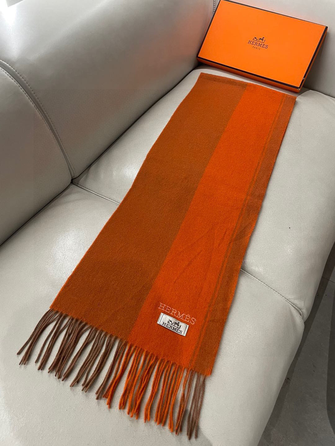 HERMFS【爱马仕】巴黎时装展采用蒙古高原细羊绒！手感满满地都是细腻的绒毛！这个价格绝对百分之百的实惠