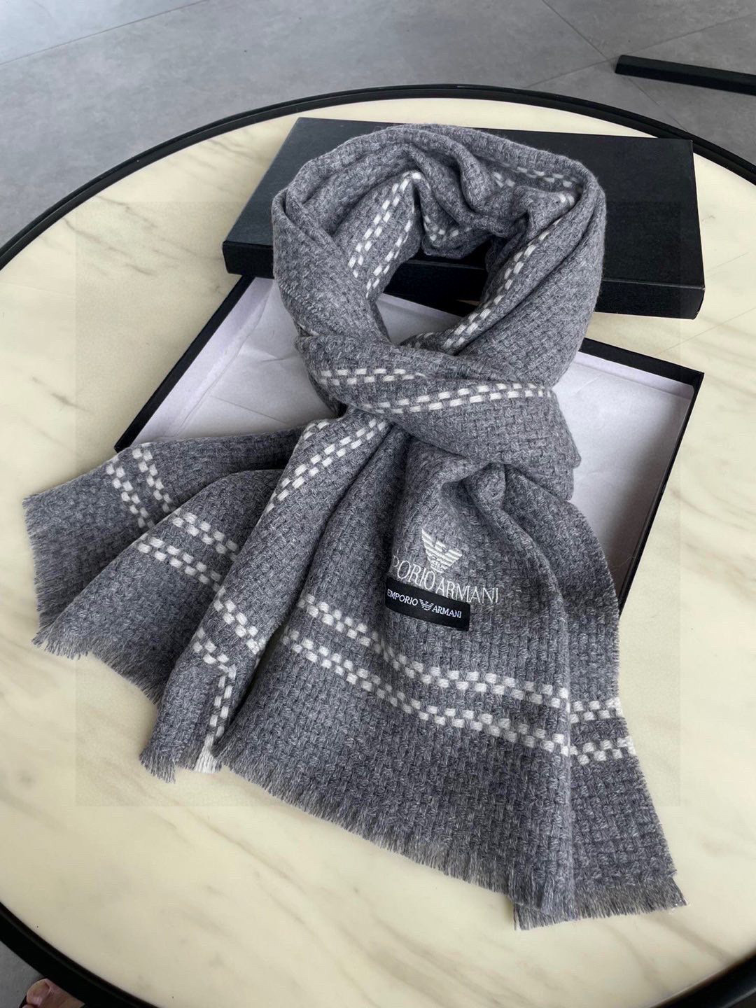 男款条纹格阿玛尼(Arman)披肩且买且珍惜~~男款真的很少,一年也就出几款,都是出口订单所以比较难遇。