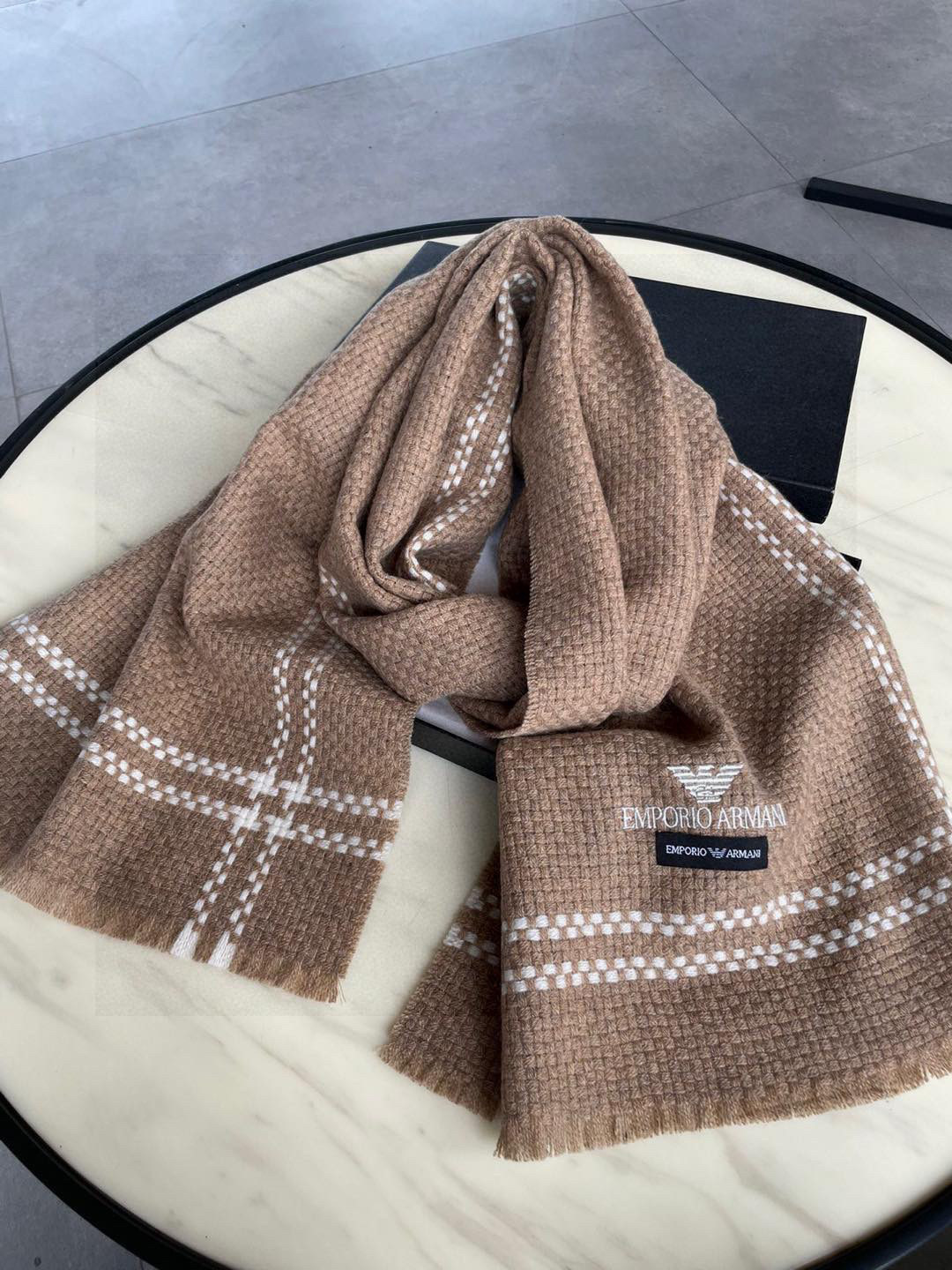 男款条纹格阿玛尼(Arman)披肩且买且珍惜~~男款真的很少,一年也就出几款,都是出口订单所以比较难遇。