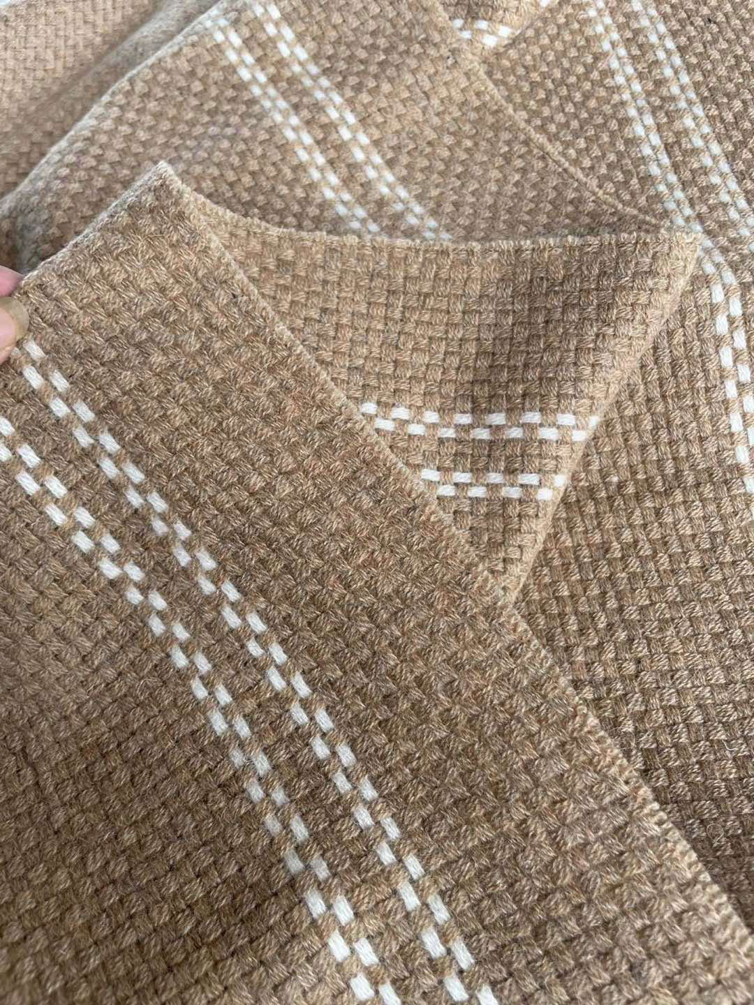 男款条纹格阿玛尼(Arman)披肩且买且珍惜~~男款真的很少,一年也就出几款,都是出口订单所以比较难遇。