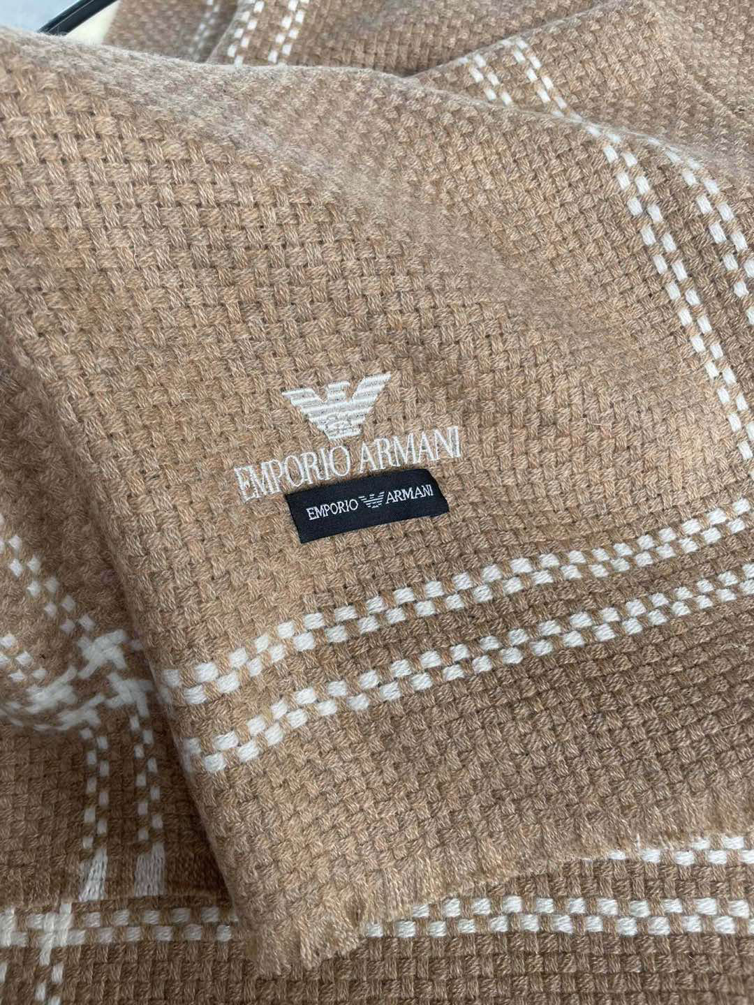 男款条纹格阿玛尼(Arman)披肩且买且珍惜~~男款真的很少,一年也就出几款,都是出口订单所以比较难遇。