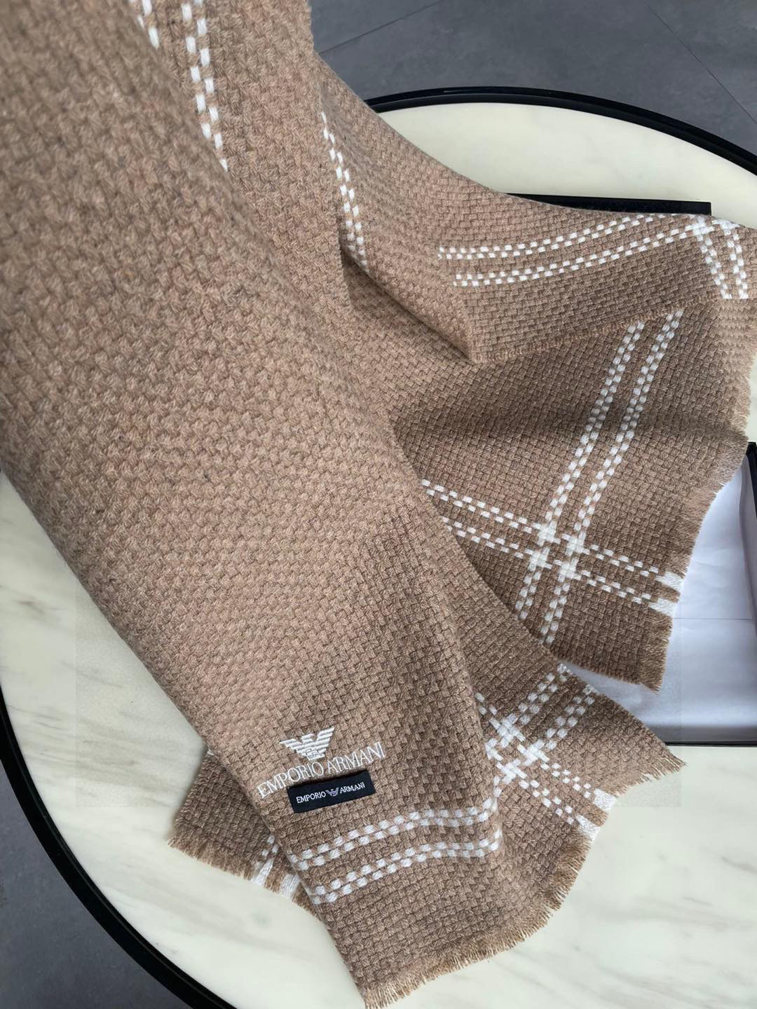 男款条纹格阿玛尼(Arman)披肩且买且珍惜~~男款真的很少,一年也就出几款,都是出口订单所以比较难遇。