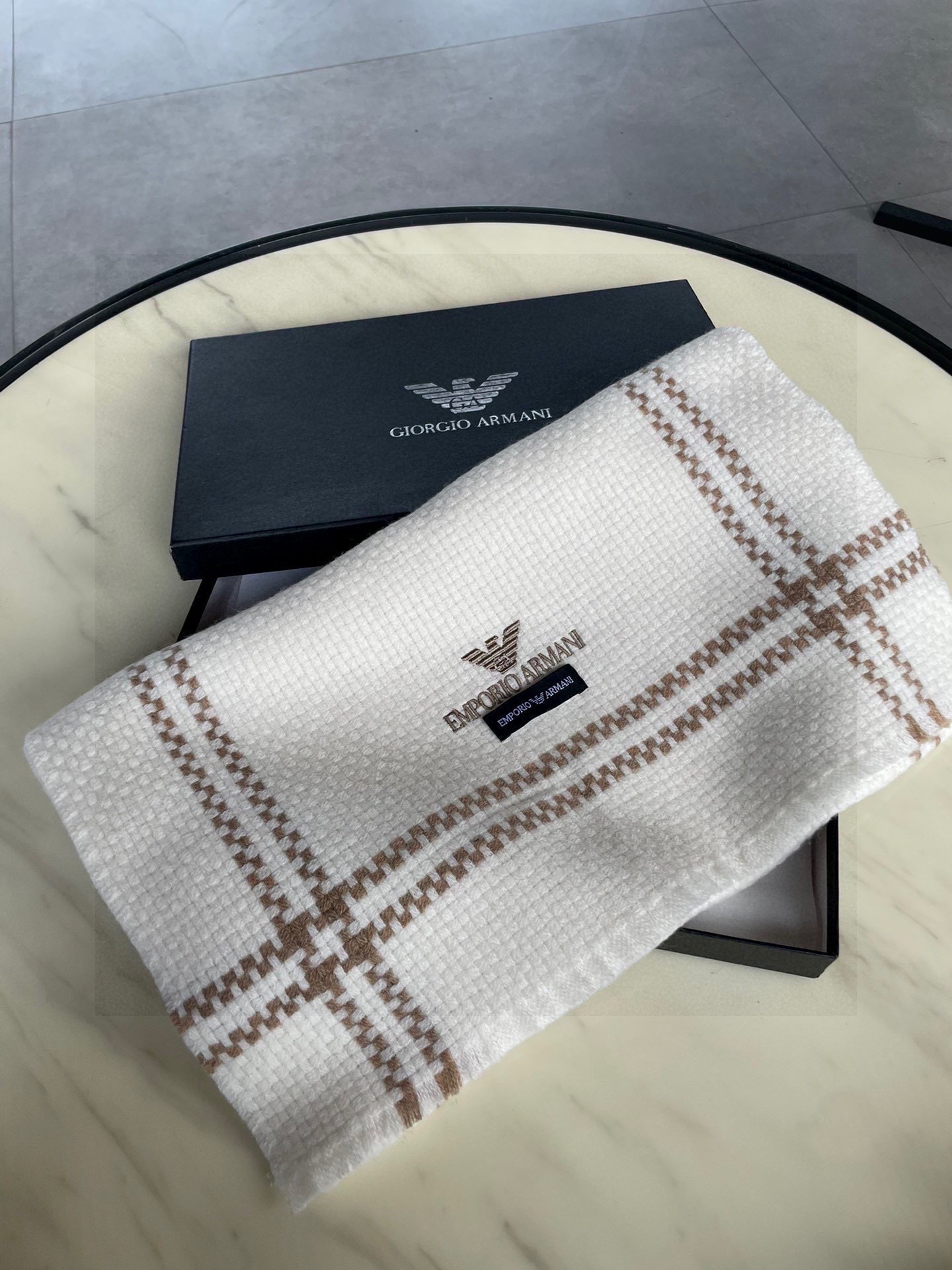 男款条纹格阿玛尼(Arman)披肩且买且珍惜~~男款真的很少,一年也就出几款,都是出口订单所以比较难遇。