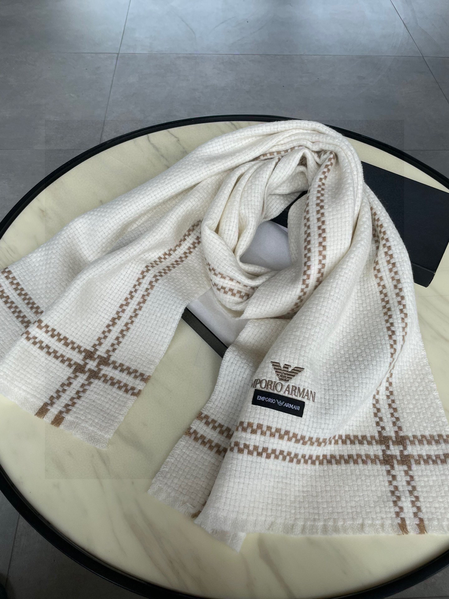男款条纹格阿玛尼(Arman)披肩且买且珍惜~~男款真的很少,一年也就出几款,都是出口订单所以比较难遇。