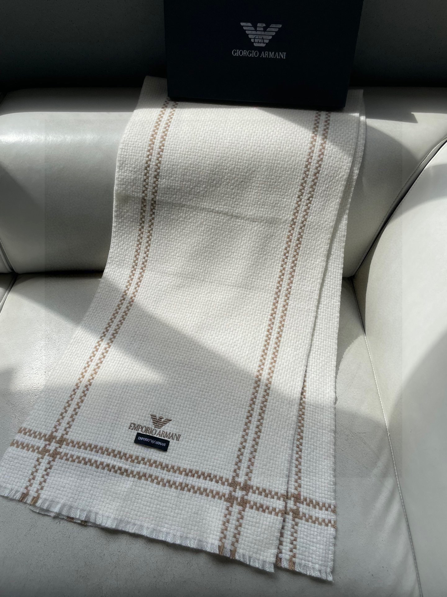 男款条纹格阿玛尼(Arman)披肩且买且珍惜~~男款真的很少,一年也就出几款,都是出口订单所以比较难遇。