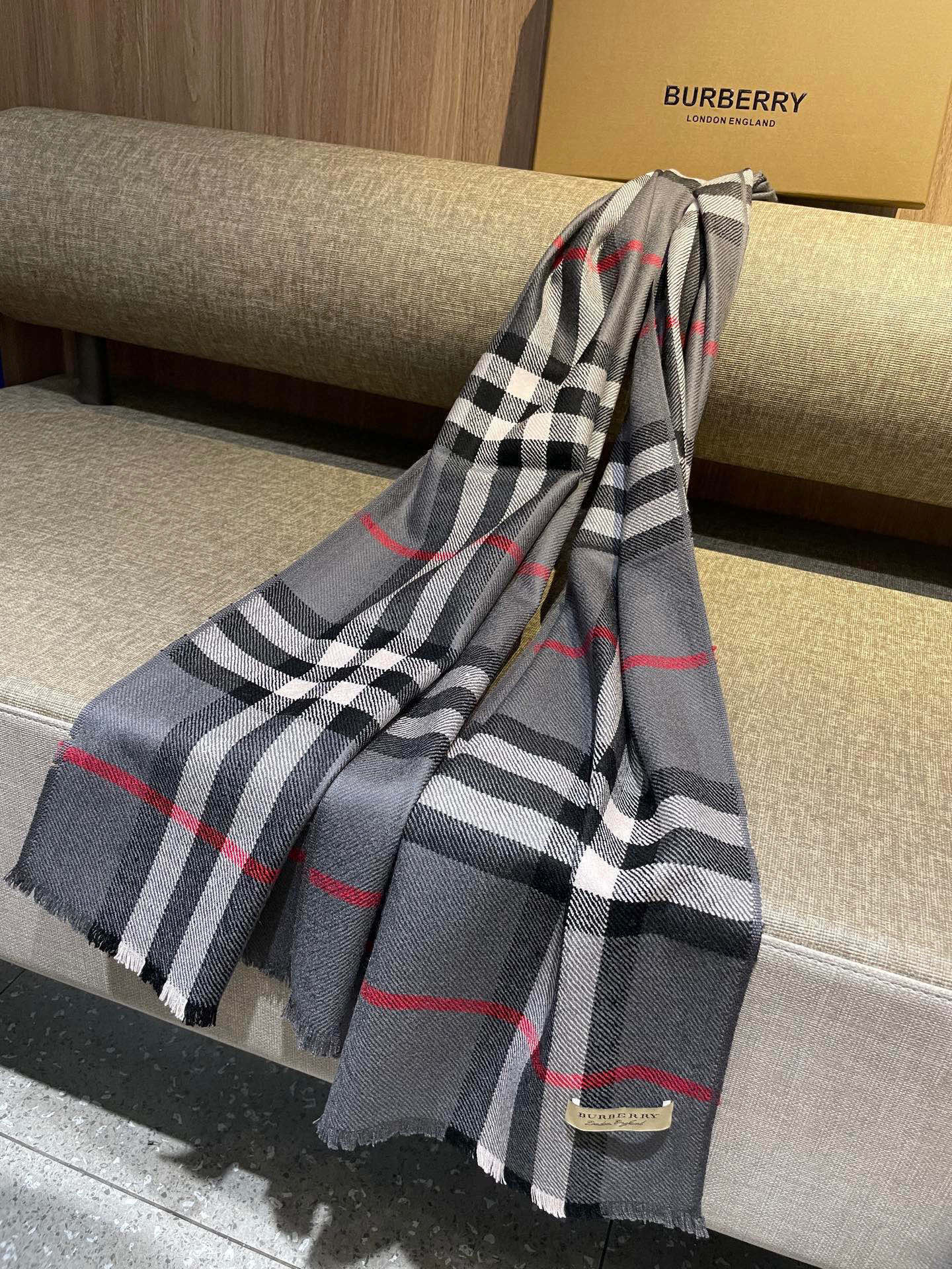 同步官网，巴宝莉经典时尚的情怀。日常时髦实用款】Burberry新款，真的无敌时髦百搭！！独有的格调，这