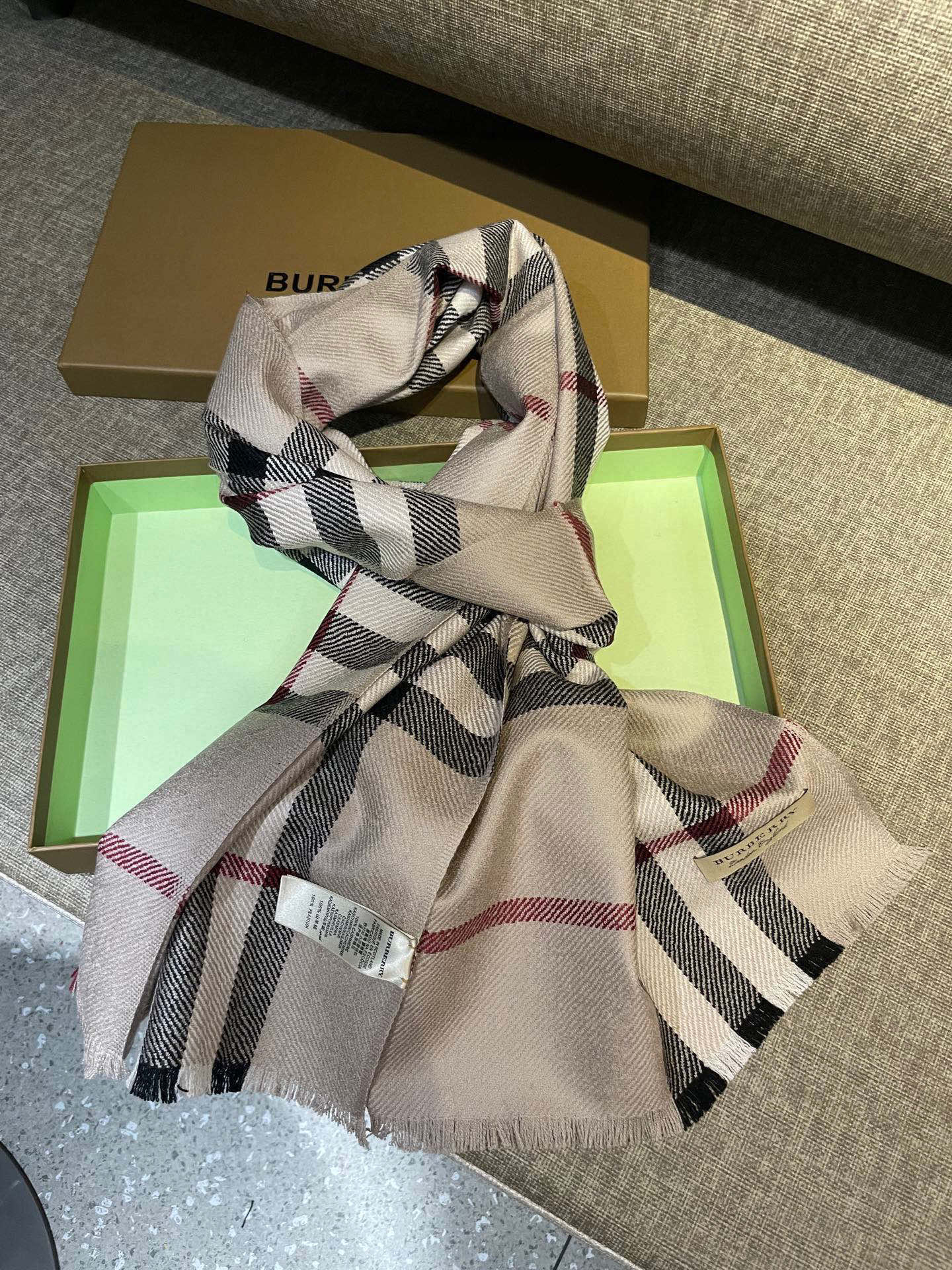 同步官网，巴宝莉经典时尚的情怀。日常时髦实用款】Burberry新款，真的无敌时髦百搭！！独有的格调，这