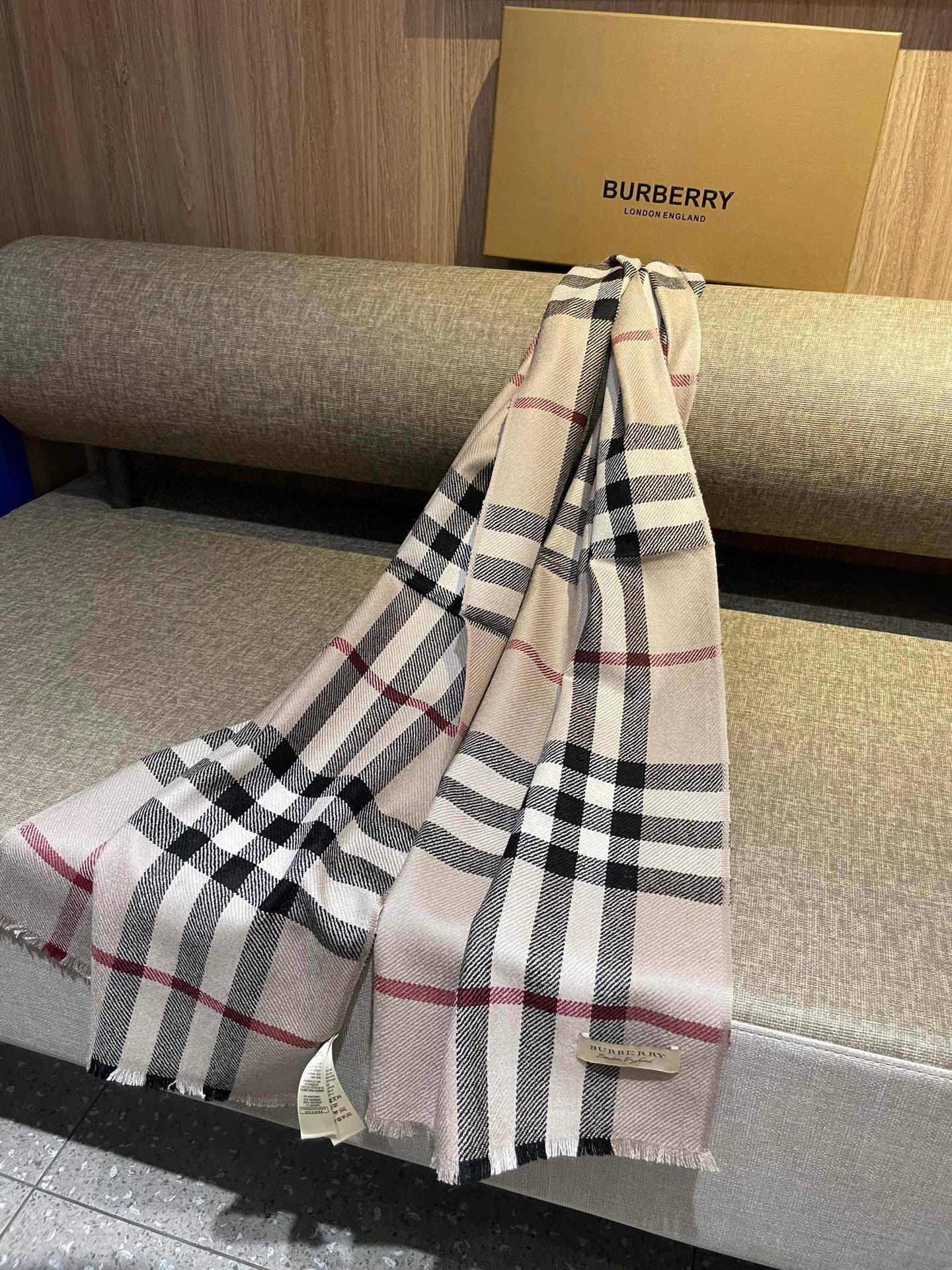 同步官网，巴宝莉经典时尚的情怀。日常时髦实用款】Burberry新款，真的无敌时髦百搭！！独有的格调，这