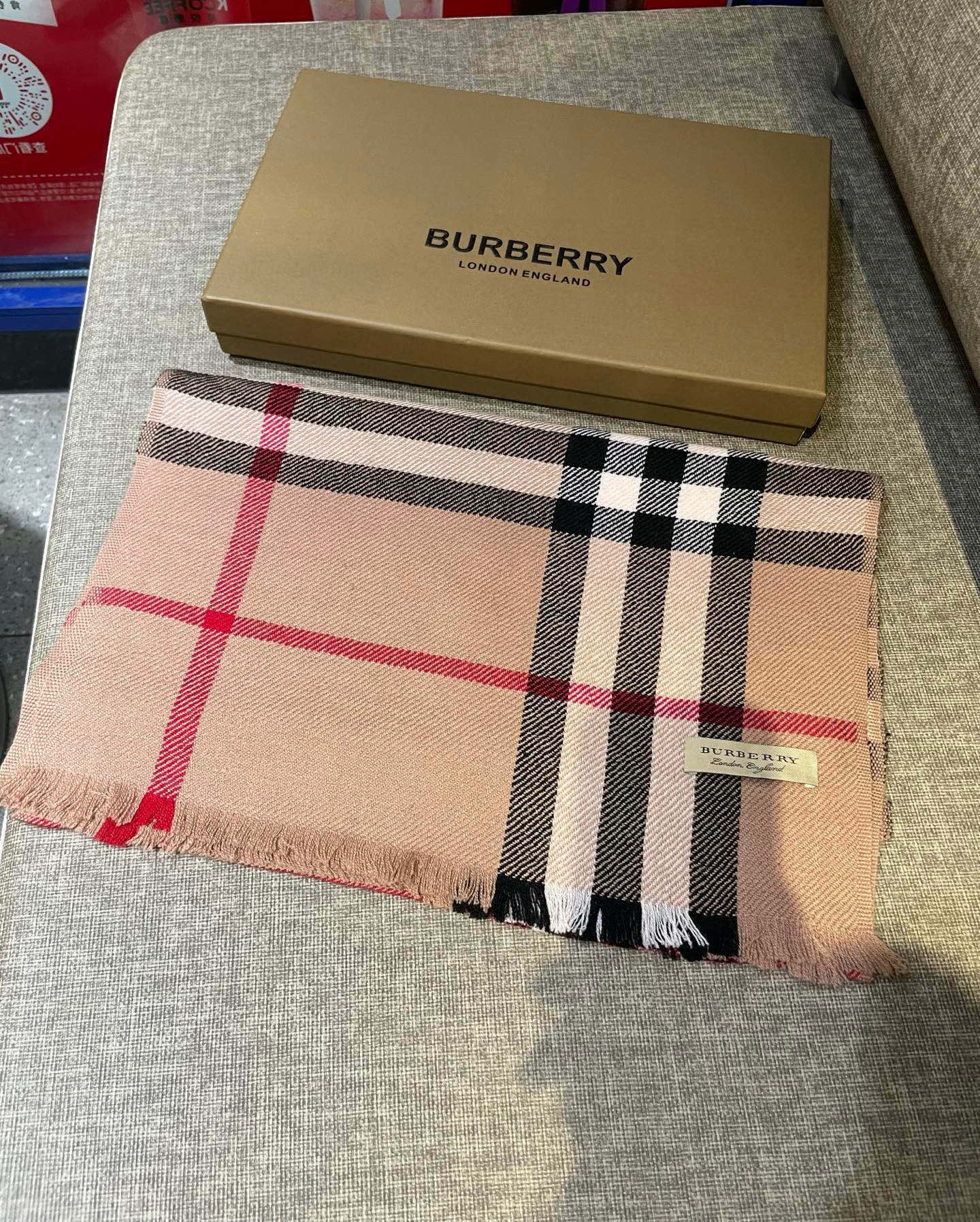 同步官网，巴宝莉经典时尚的情怀。日常时髦实用款】Burberry新款，真的无敌时髦百搭！！独有的格调，这