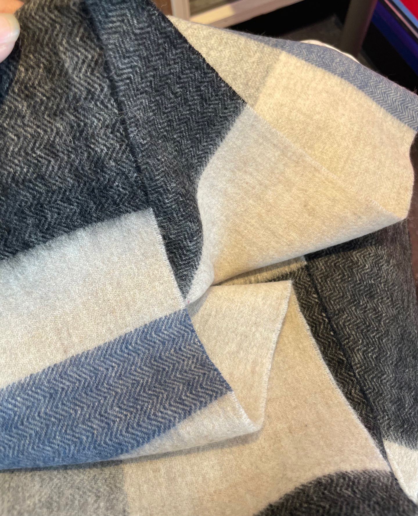 巴宝莉BURBERRY字母专柜款❗️ 顶级出口尾单刺绣👍货不多，下手一定要快，真心美的让人非常非常心动 