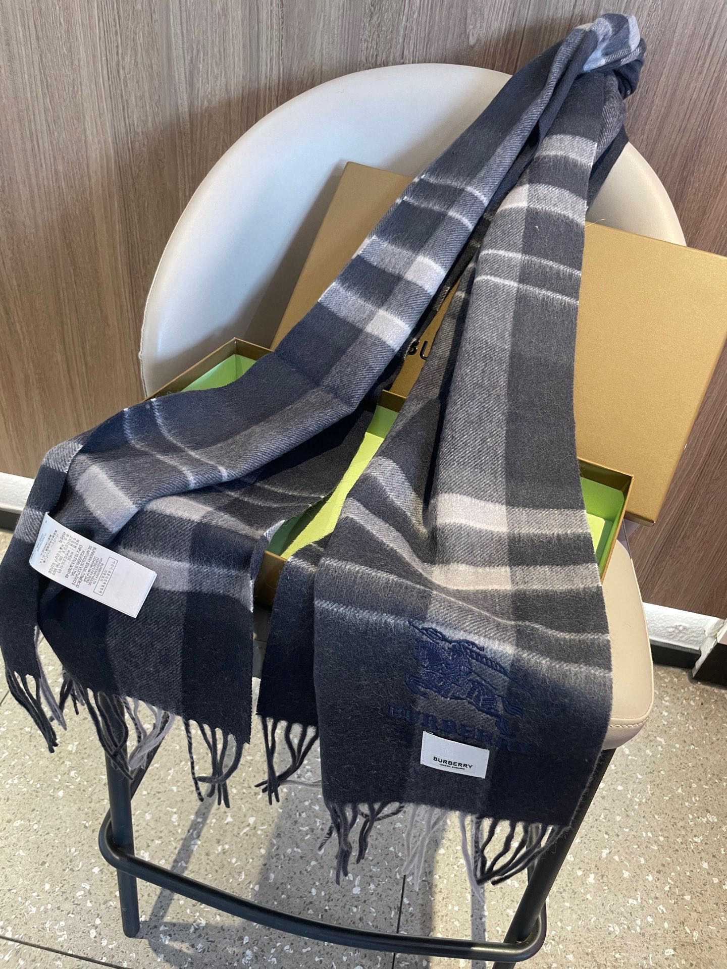 新款巴宝莉男士格子高级货❗️ 顶级出口尾单战马刺绣👍货不多，下手一定要快，真心美的让人非常非常心动 上身