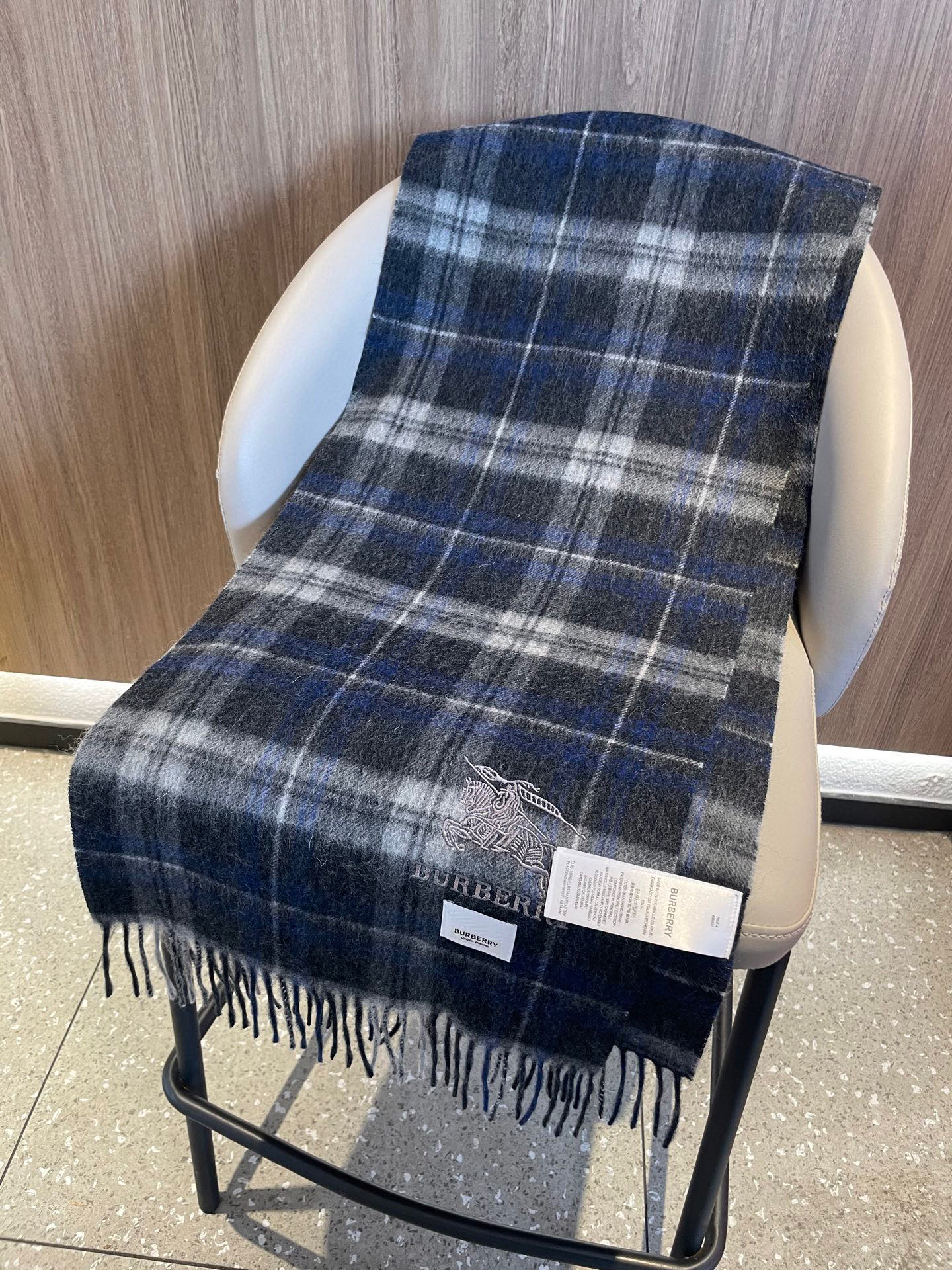 新款巴宝莉男士格子高级货❗️ 顶级出口尾单战马刺绣👍货不多，下手一定要快，真心美的让人非常非常心动 上身