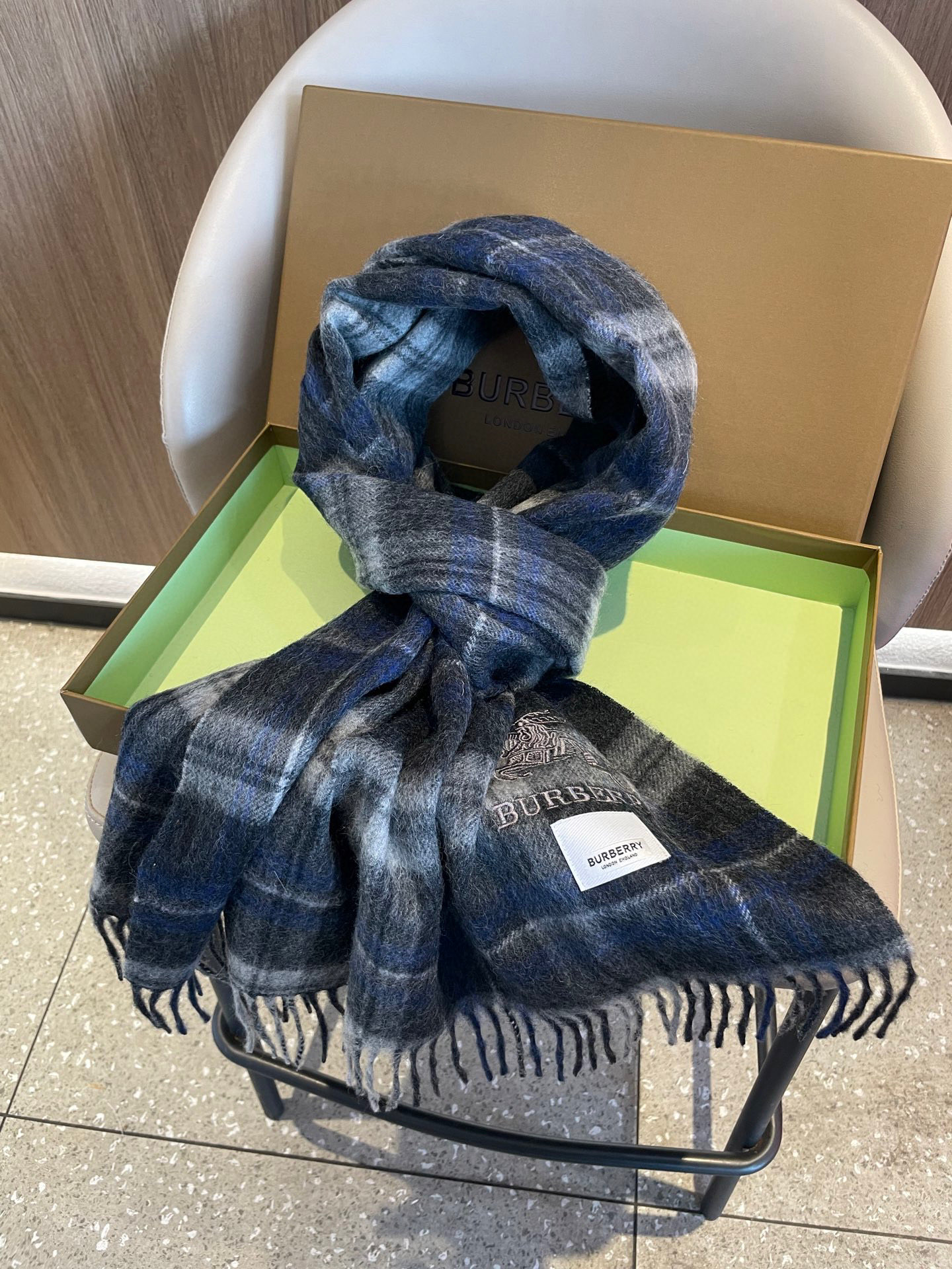 新款巴宝莉男士格子高级货❗️ 顶级出口尾单战马刺绣👍货不多，下手一定要快，真心美的让人非常非常心动 上身