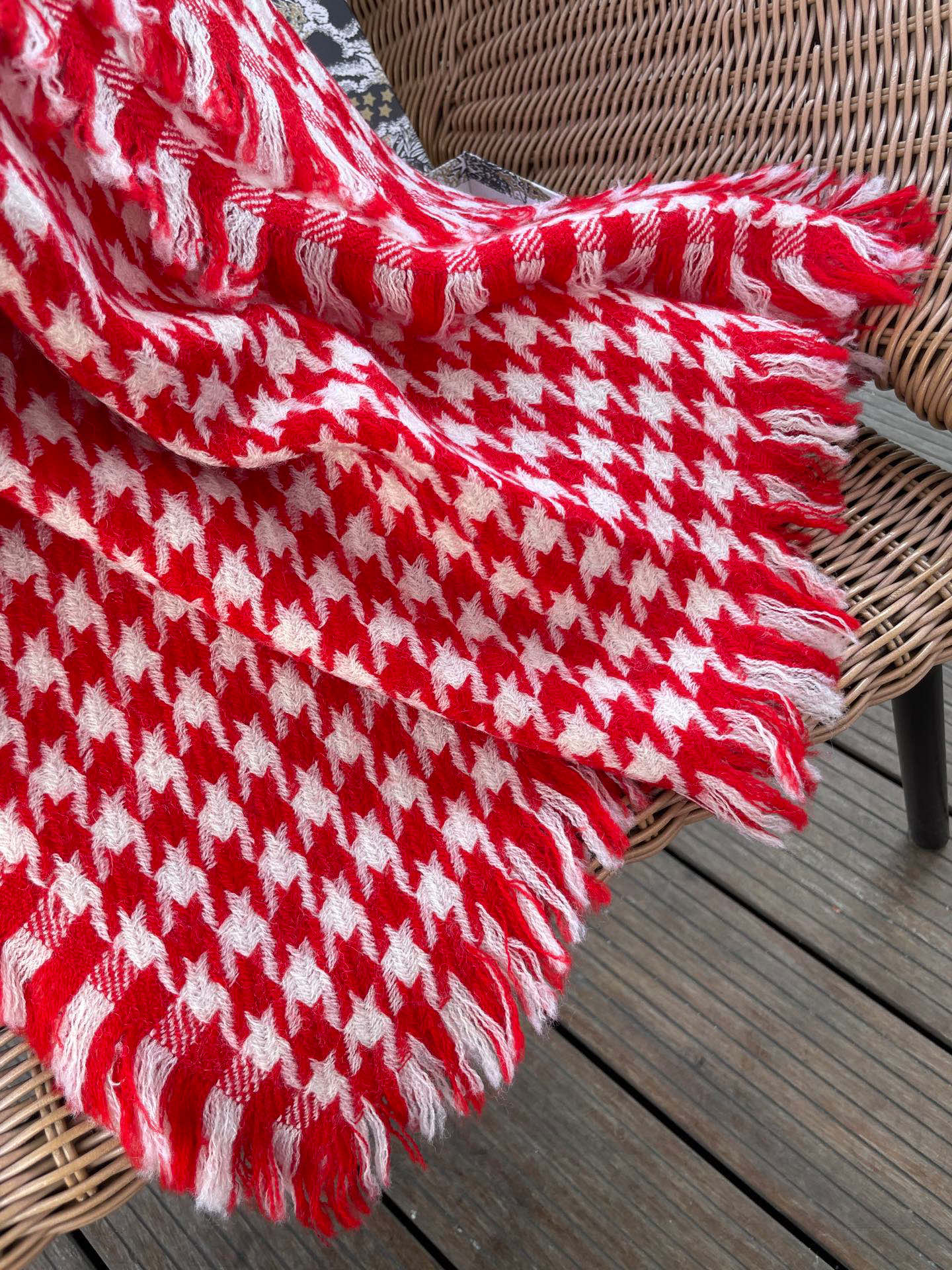 迪奥Dior尾单新款千鸟格拼色羊毛围巾，直接出欧洲的，正儿八经的正品订单…和大货一起出来，不用多流弊的文