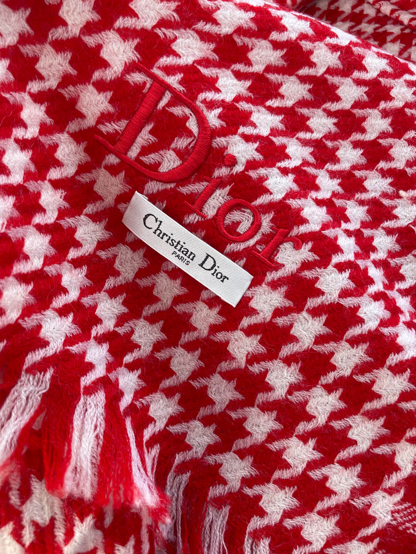 迪奥Dior尾单新款千鸟格拼色羊毛围巾，直接出欧洲的，正儿八经的正品订单…和大货一起出来，不用多流弊的文