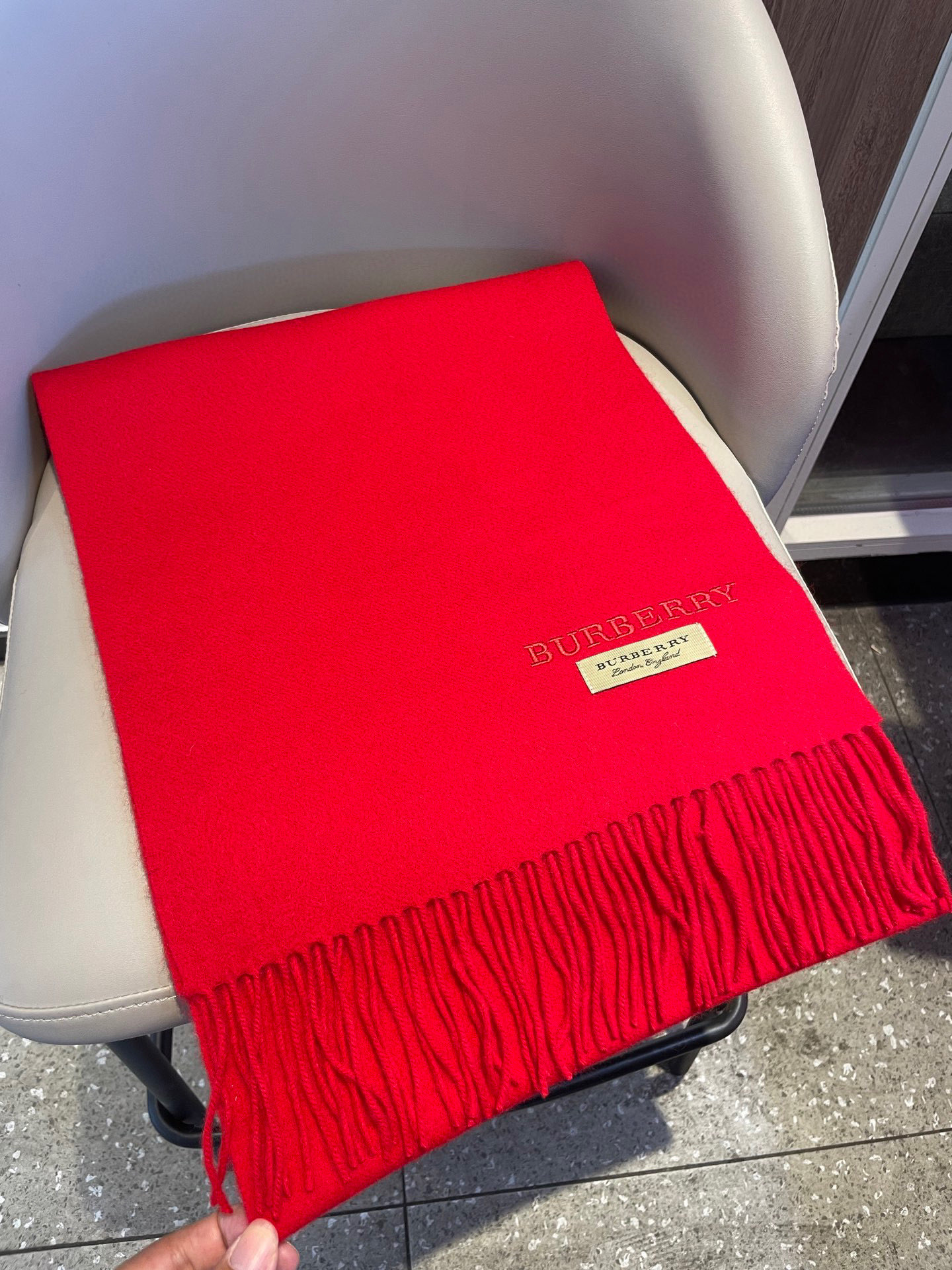 巴宝莉BURBERRY字母专柜款❗️ 顶级出口尾单刺绣👍货不多，下手一定要快，真心美的让人非常非常心动 