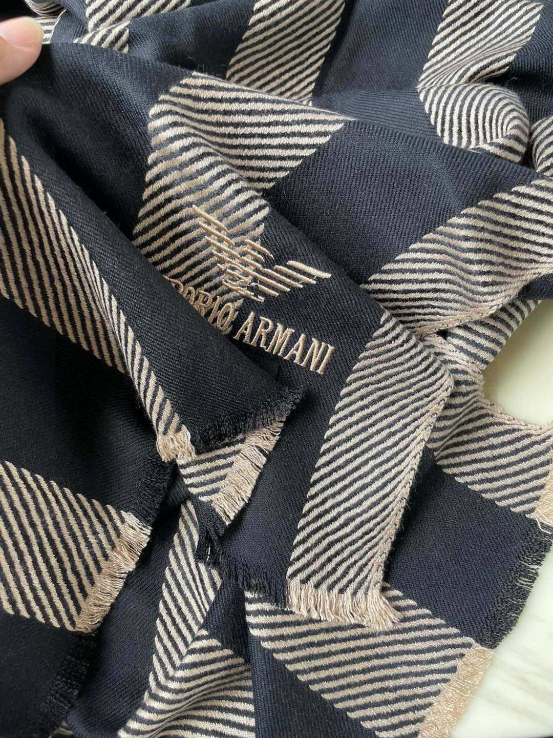 男款阿玛尼（Arman）小披肩且买且珍惜~~男款真的很少，一年也就出几款，都是出口订单所以比较难遇。男人