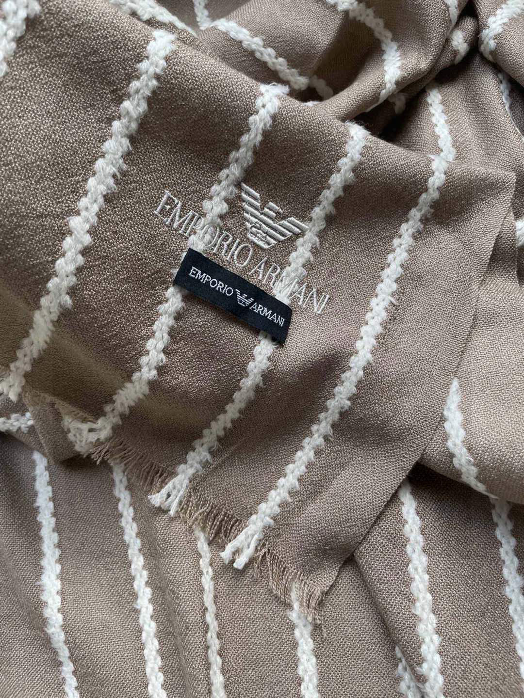 阿玛尼（Arman）披肩且买且珍惜~~男款真的很少，一年也就出几款，都是出口订单所以比较难遇。男人的东西