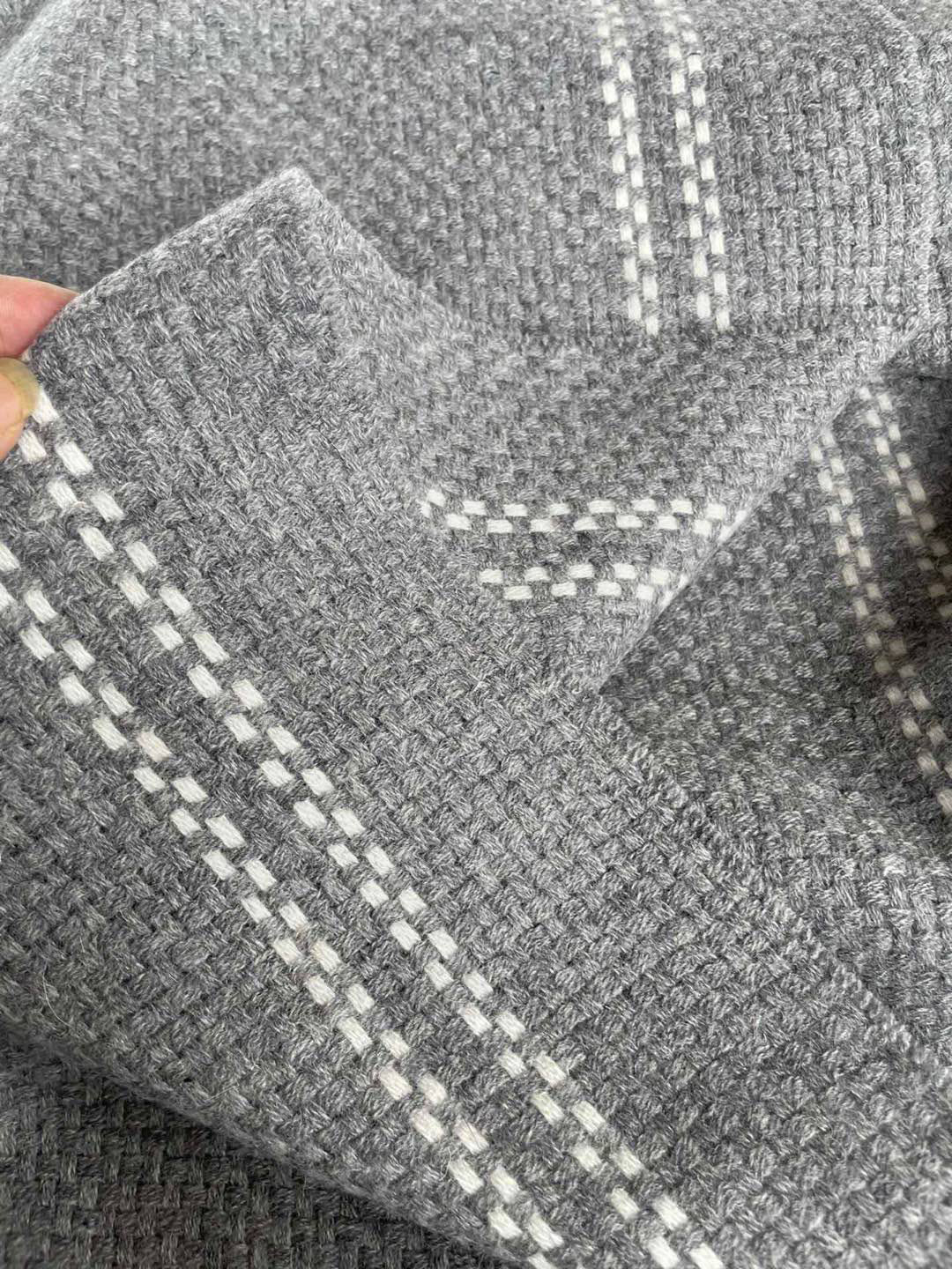 男款条纹格阿玛尼（Arman）披肩且买且珍惜~~男款真的很少，一年也就出几款，都是出口订单所以比较难遇。