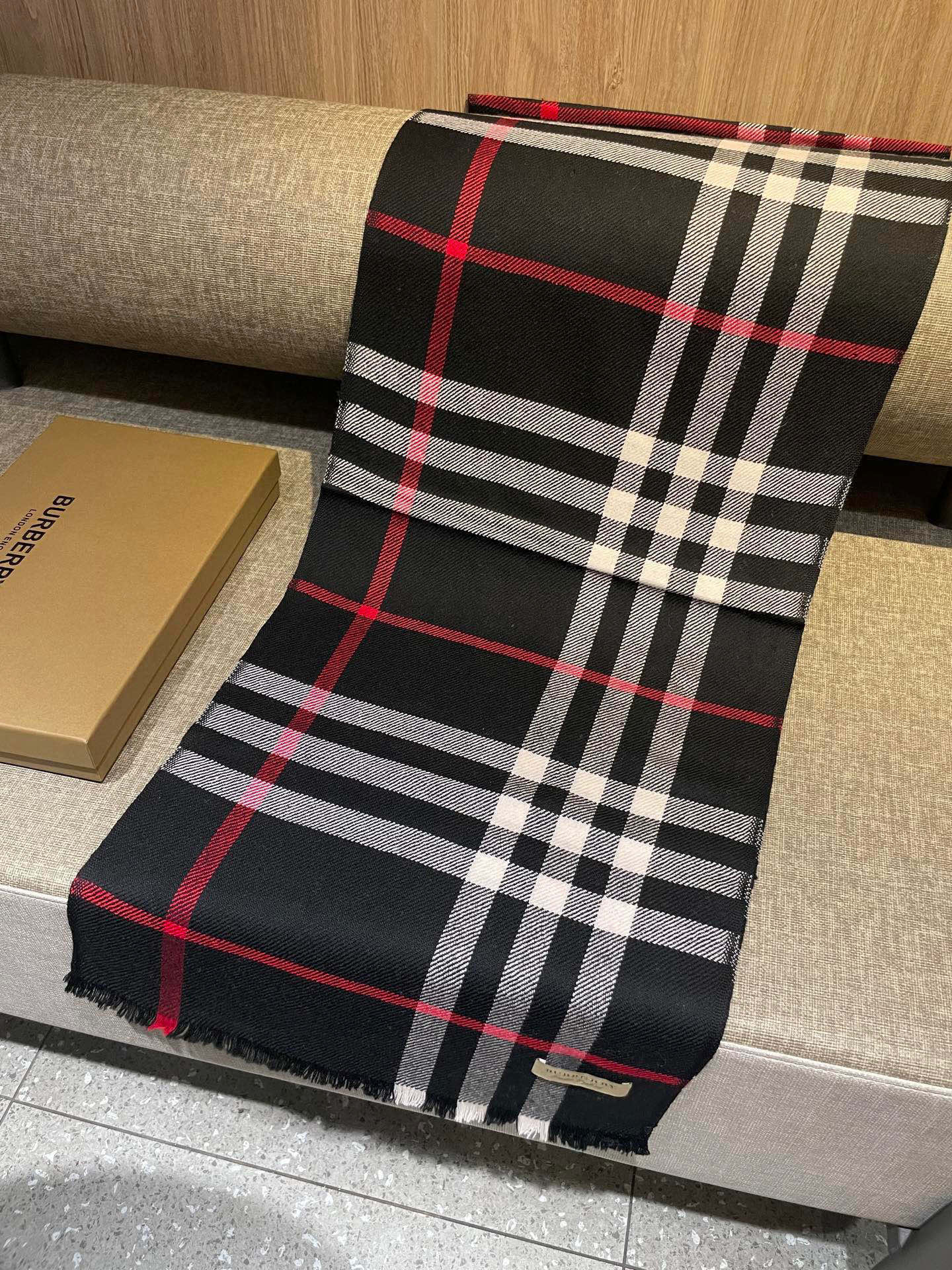 同步官网，巴宝莉经典时尚的情怀。日常时髦实用款】Burberry新款，真的无敌时髦百搭！！独有的格调，这