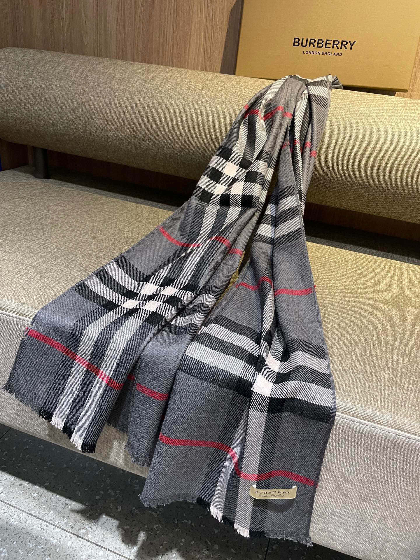 同步官网，巴宝莉经典时尚的情怀。日常时髦实用款】Burberry新款，真的无敌时髦百搭！！独有的格调，这