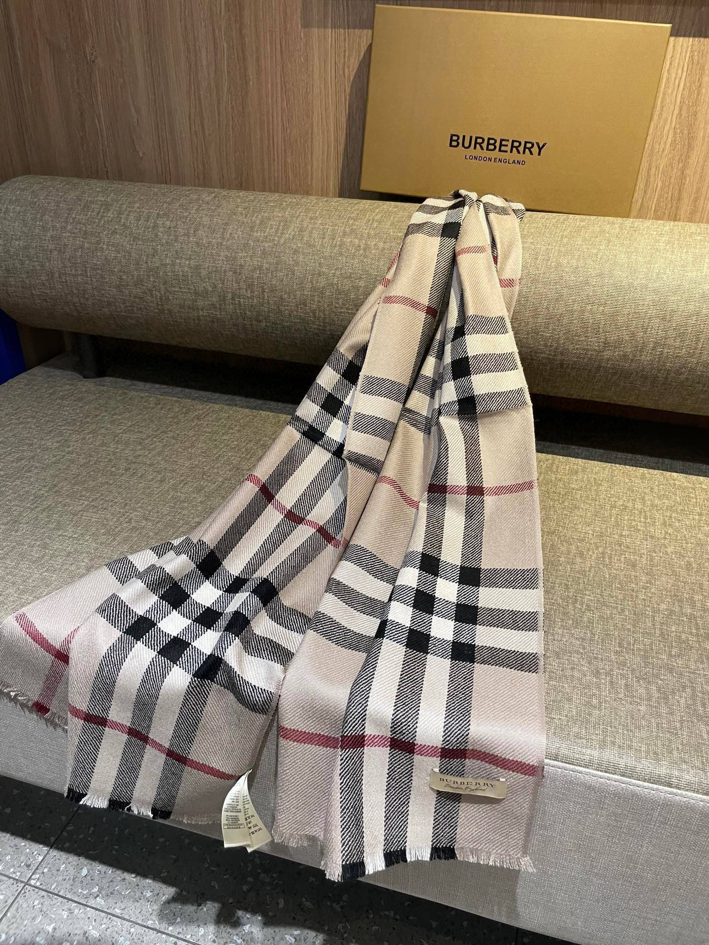 同步官网，巴宝莉经典时尚的情怀。日常时髦实用款】Burberry新款，真的无敌时髦百搭！！独有的格调，这