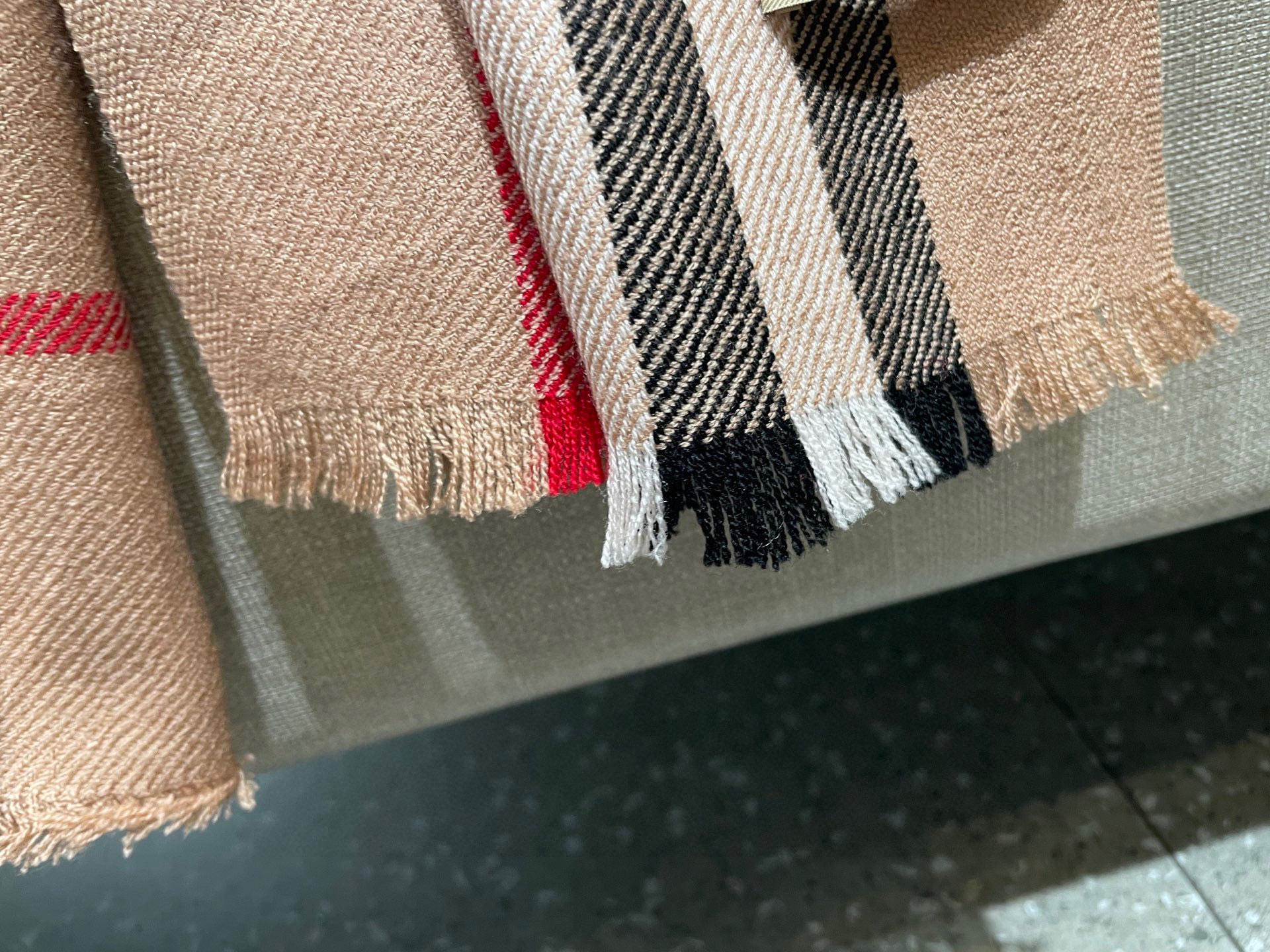 同步官网，巴宝莉经典时尚的情怀。日常时髦实用款】Burberry新款，真的无敌时髦百搭！！独有的格调，这