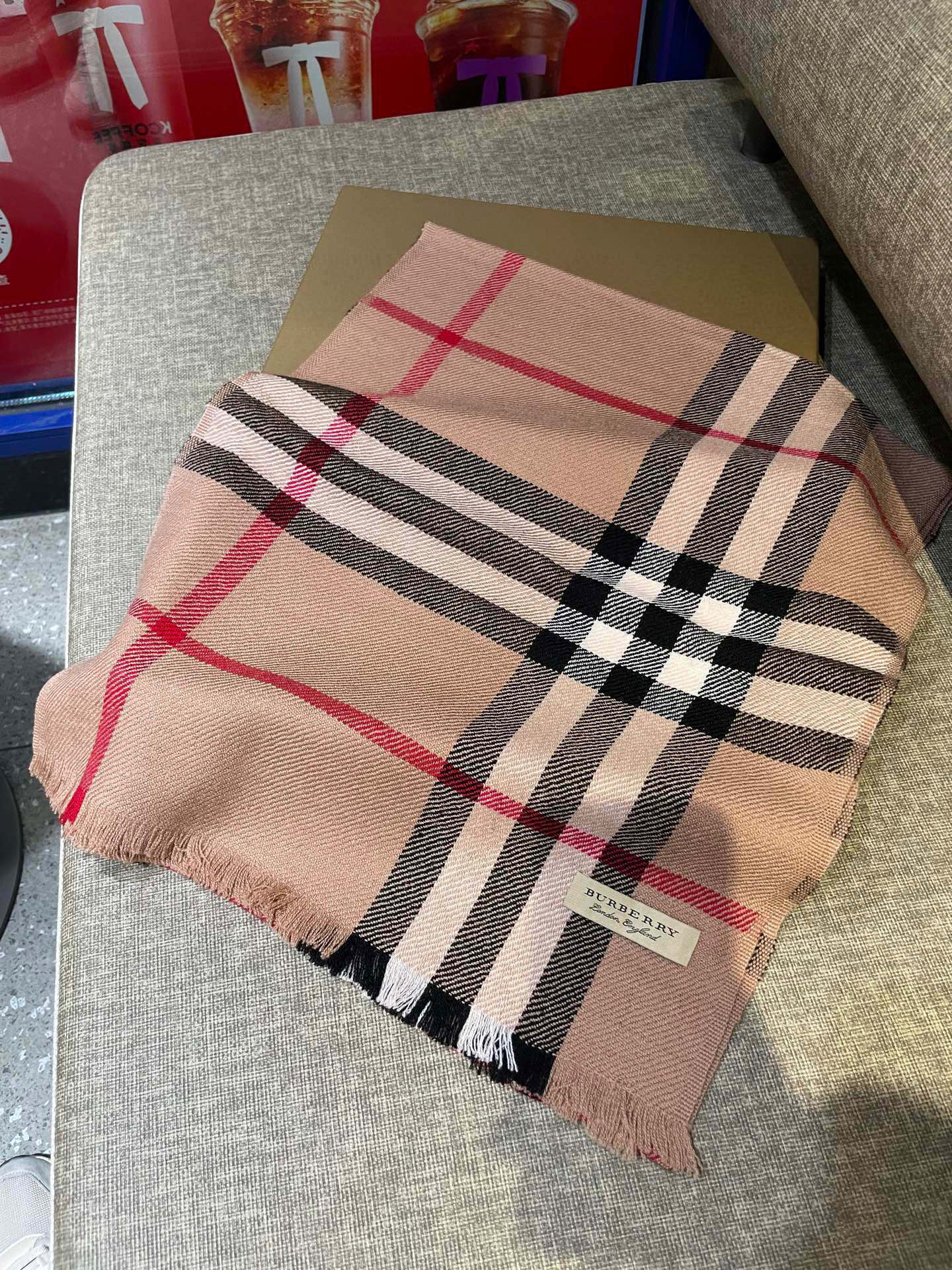 同步官网，巴宝莉经典时尚的情怀。日常时髦实用款】Burberry新款，真的无敌时髦百搭！！独有的格调，这