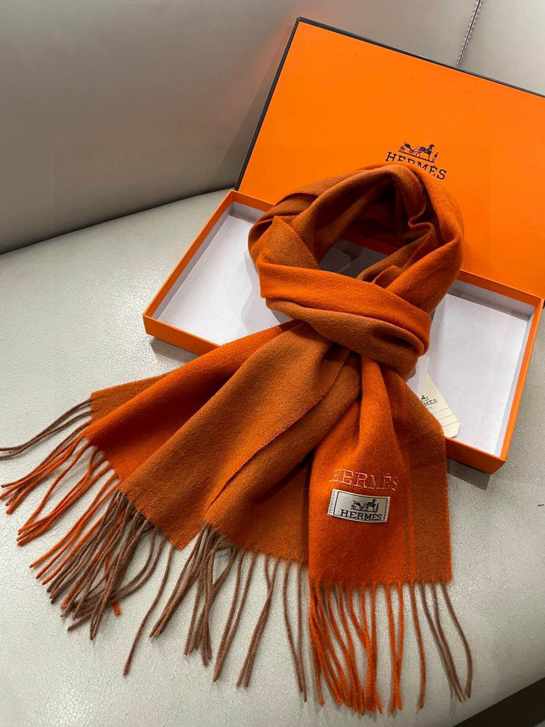 HERMFS【爱马仕】巴黎时装展采用蒙古高原细羊绒！手感满满地都是细腻的绒毛！这个价格绝对百分之百的实惠