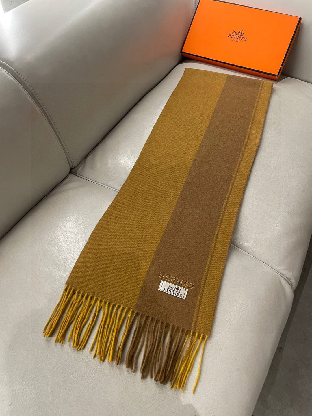 HERMFS【爱马仕】巴黎时装展采用蒙古高原细羊绒！手感满满地都是细腻的绒毛！这个价格绝对百分之百的实惠