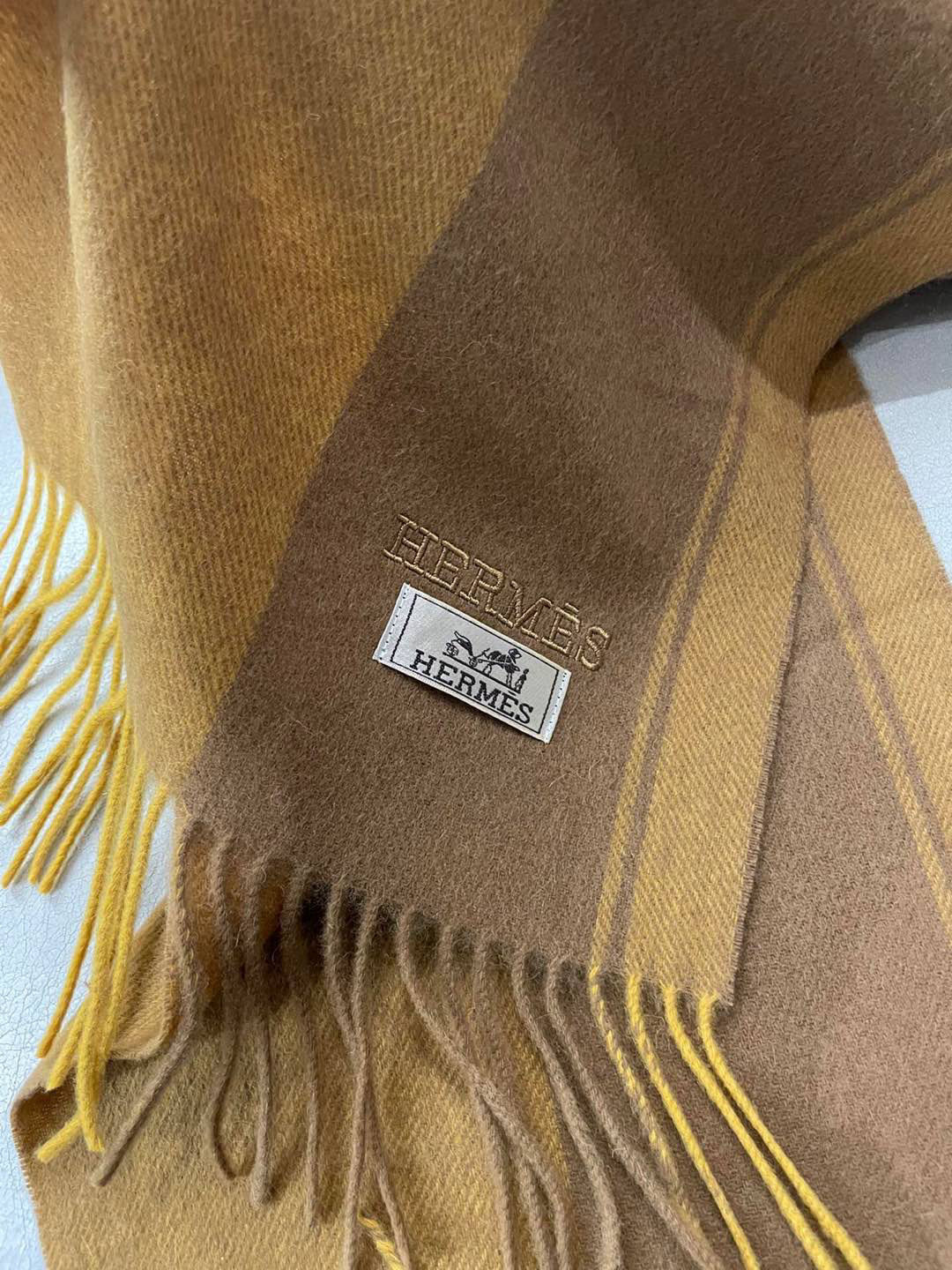 HERMFS【爱马仕】巴黎时装展采用蒙古高原细羊绒！手感满满地都是细腻的绒毛！这个价格绝对百分之百的实惠