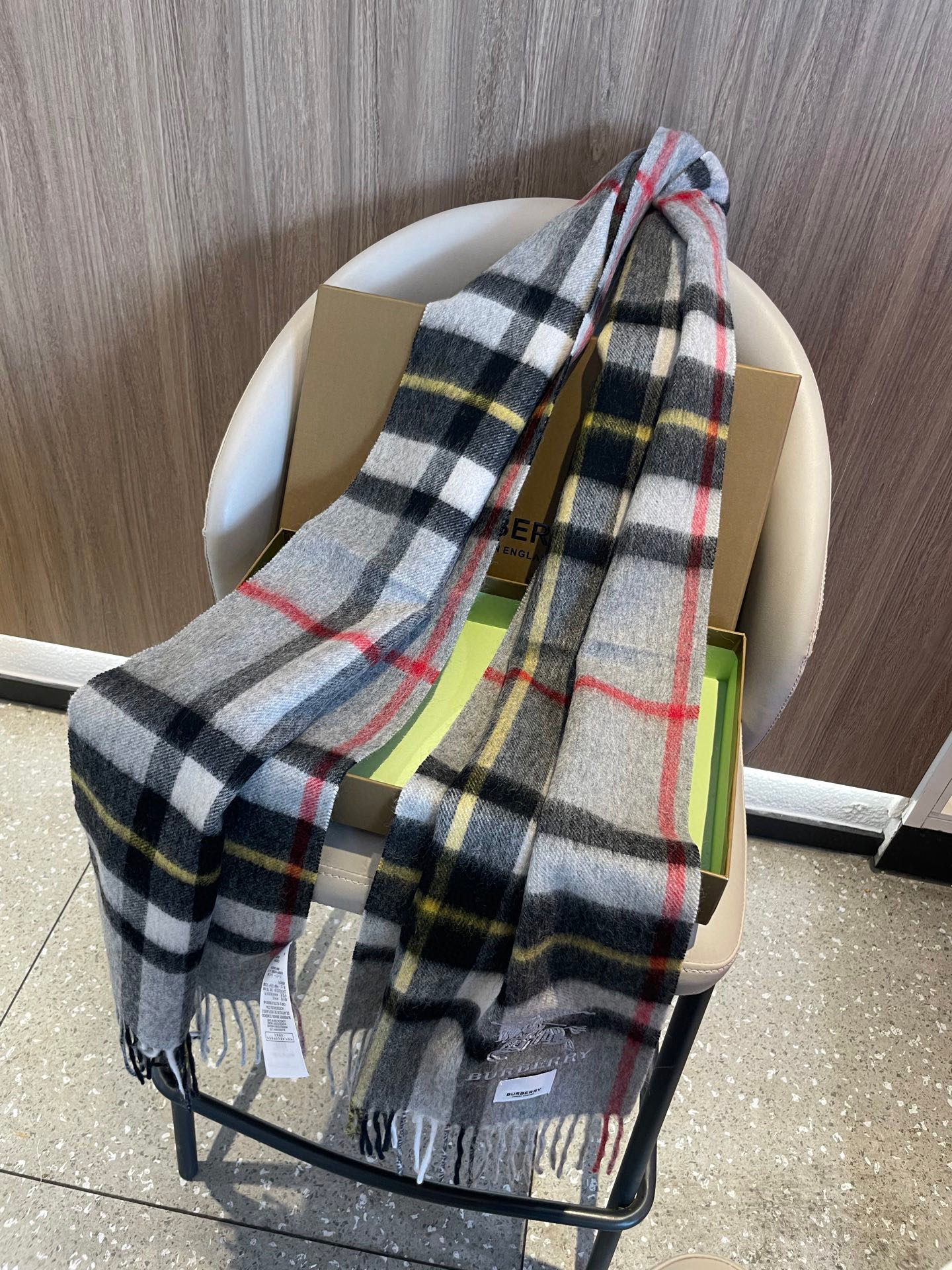 新款巴宝莉男士格子高级货❗️ 顶级出口尾单战马刺绣👍货不多，下手一定要快，真心美的让人非常非常心动 上身