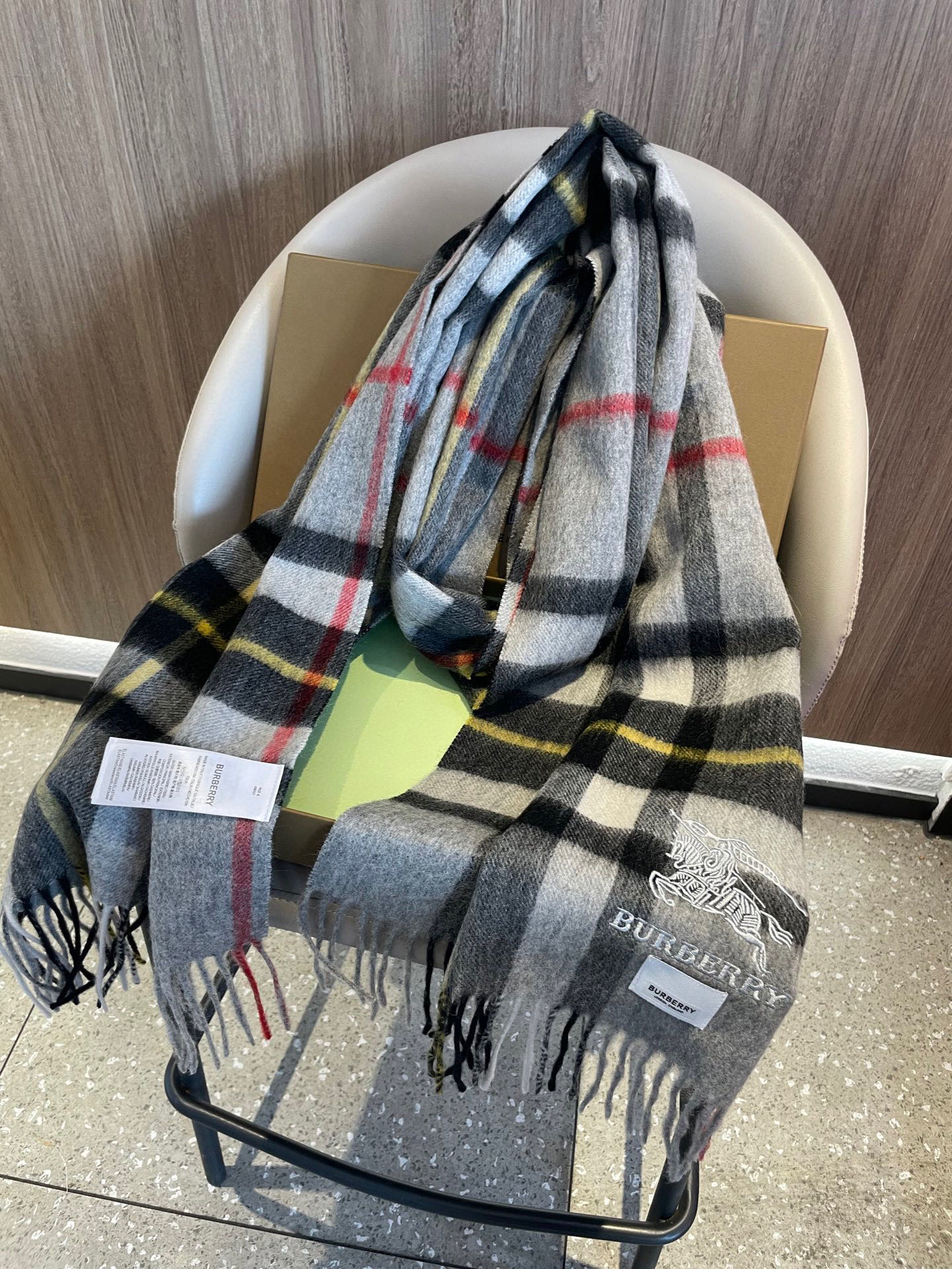 新款巴宝莉男士格子高级货❗️ 顶级出口尾单战马刺绣👍货不多，下手一定要快，真心美的让人非常非常心动 上身