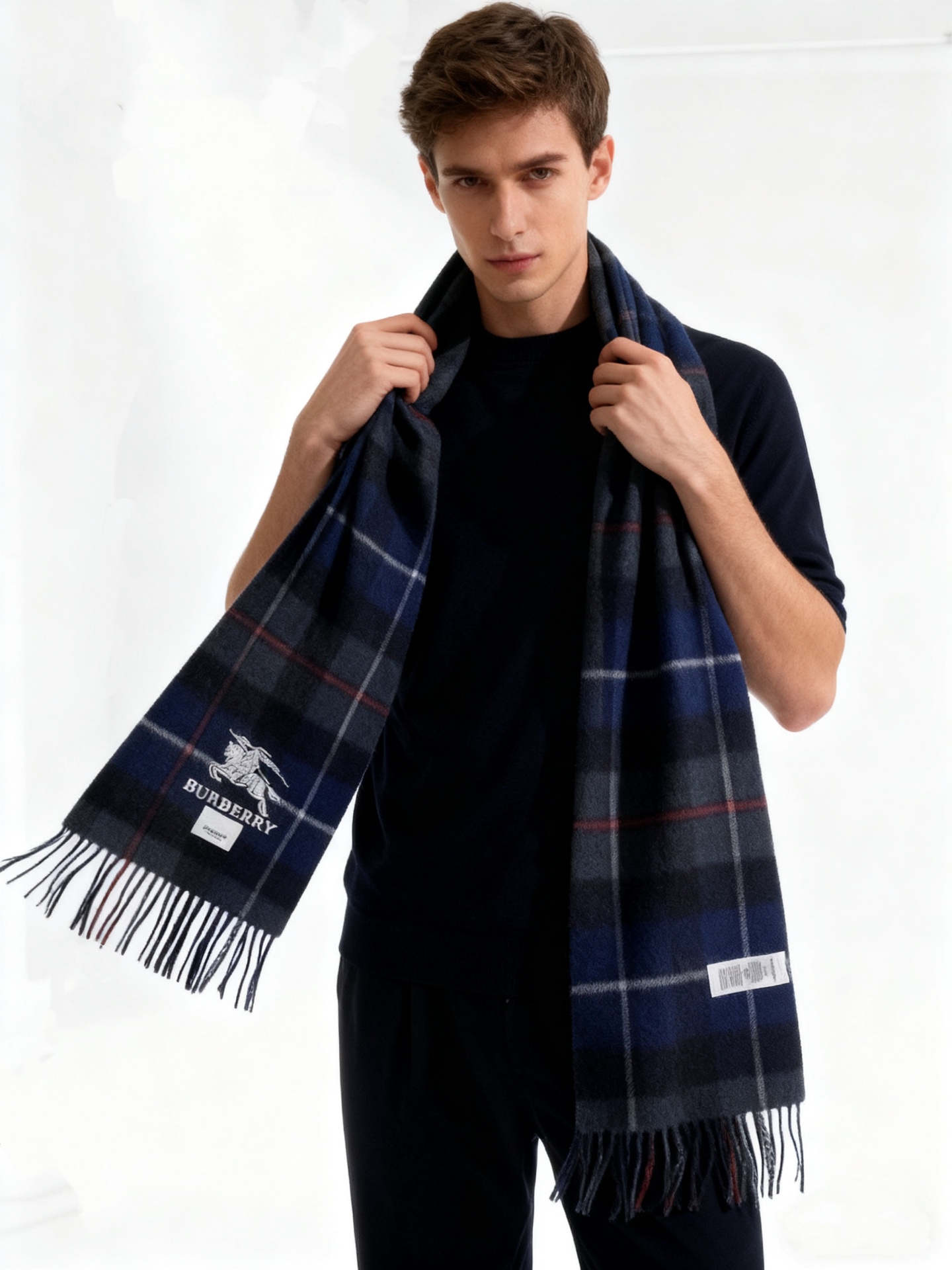 新款巴宝莉高品质进口羊绒围巾 惊爆上架 海外专柜最新男士女士情侣 羊绒围巾国内专柜都没上架 从款式到面料