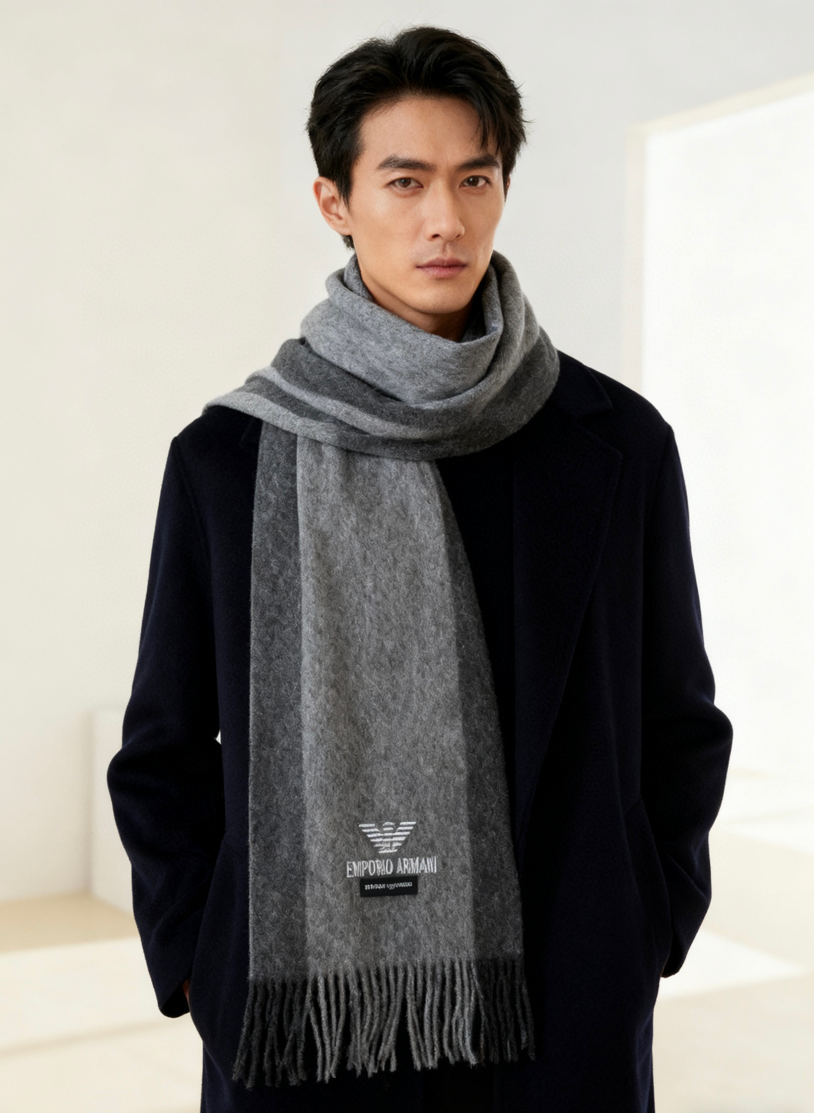 。阿玛尼海外专柜条纹拼色最新男士羊羔毛围巾～惊爆上架🎉国内专柜都没上架，从款式到面料都很赞🎻，经典的条纹