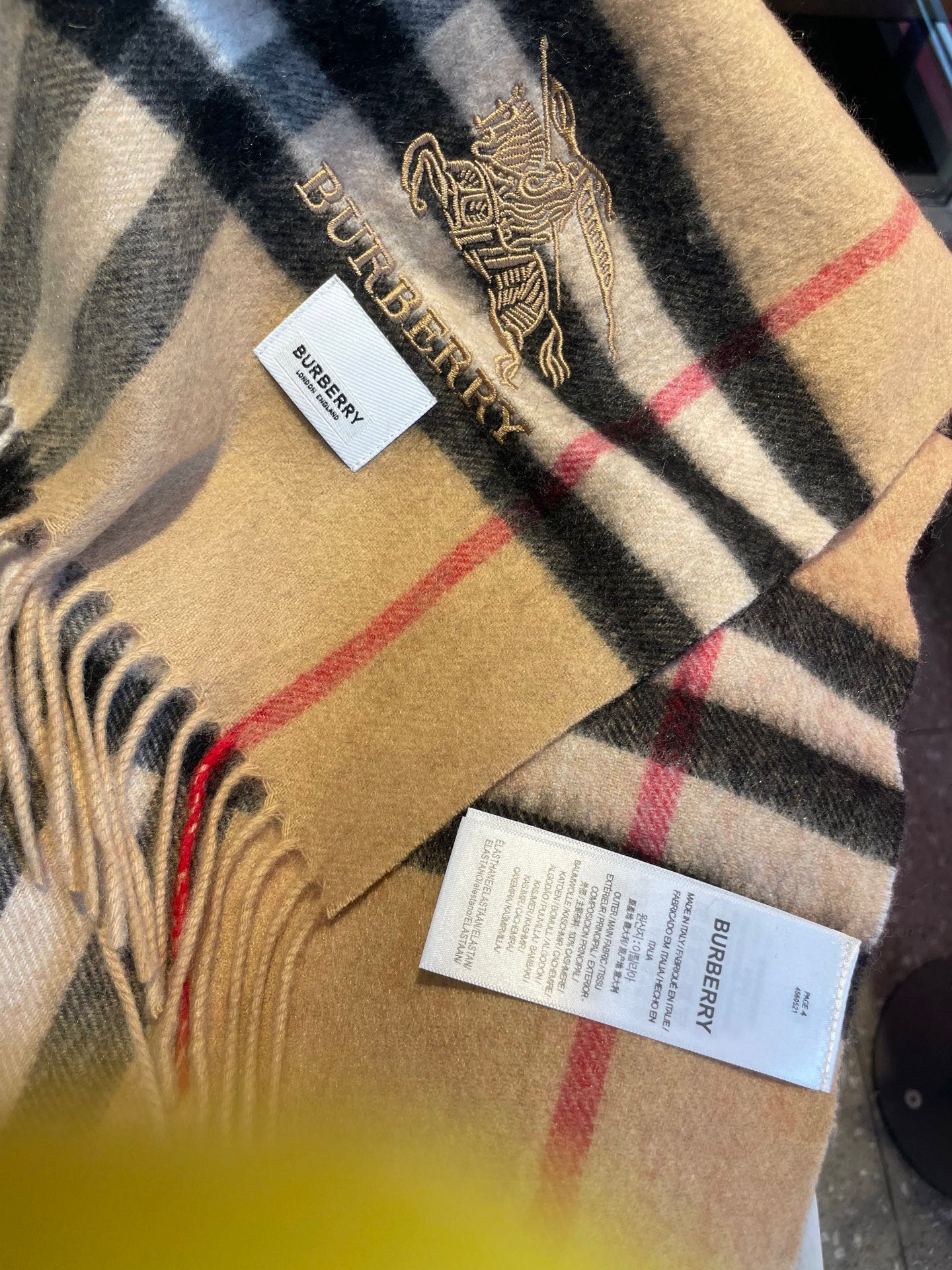 。巴宝莉经典格纹战马刺绣男女福利款❗️😍殿堂级御用芭芭家战马的经典格羊毛围巾🧣独家渠道货bulingbu