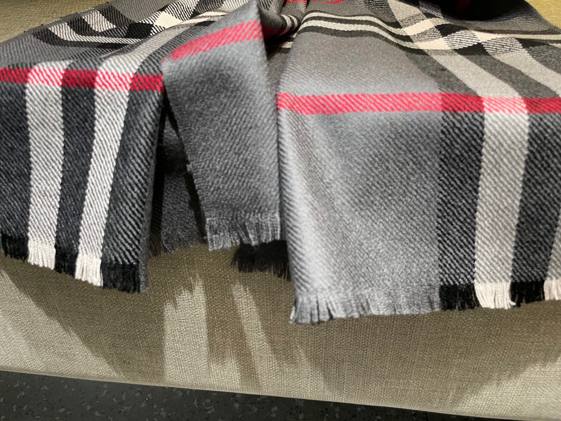 同步官网，巴宝莉经典时尚的情怀。日常时髦实用款】Burberry新款，真的无敌时髦百搭！！独有的格调，这