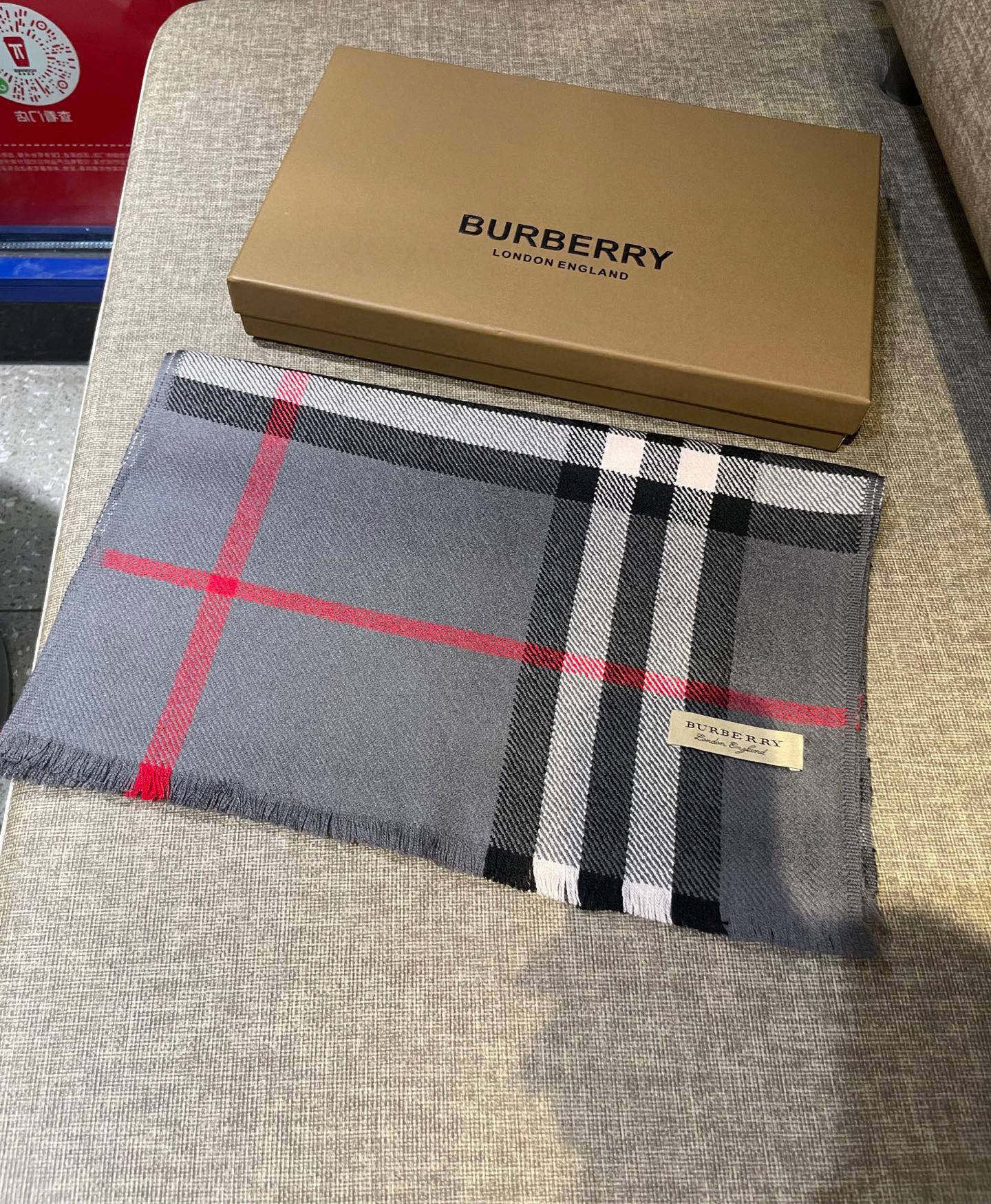 同步官网，巴宝莉经典时尚的情怀。日常时髦实用款】Burberry新款，真的无敌时髦百搭！！独有的格调，这