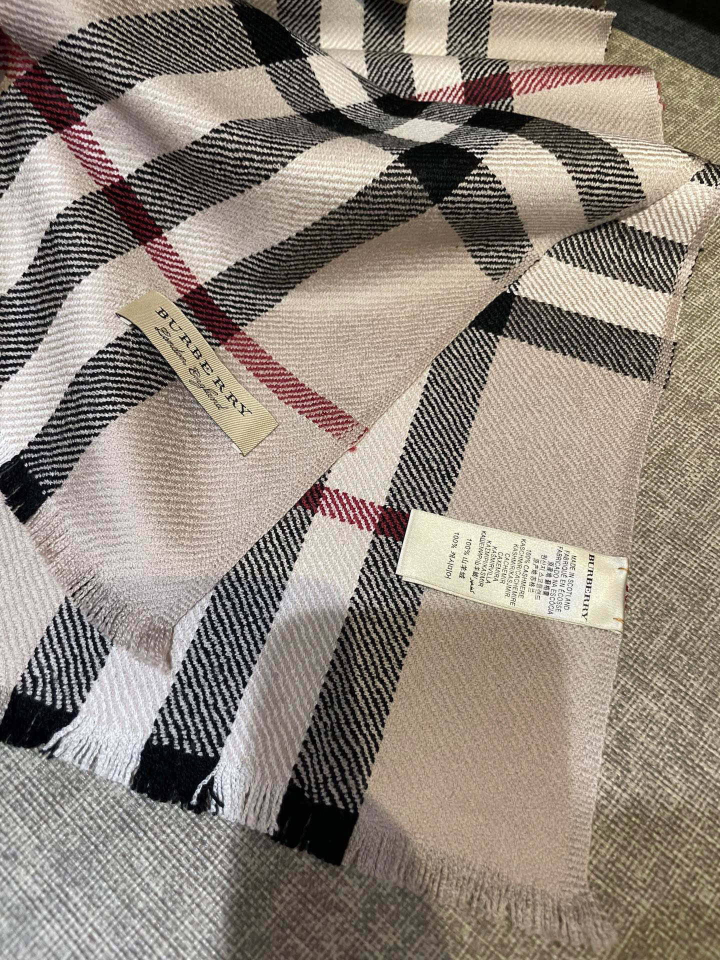 同步官网，巴宝莉经典时尚的情怀。日常时髦实用款】Burberry新款，真的无敌时髦百搭！！独有的格调，这