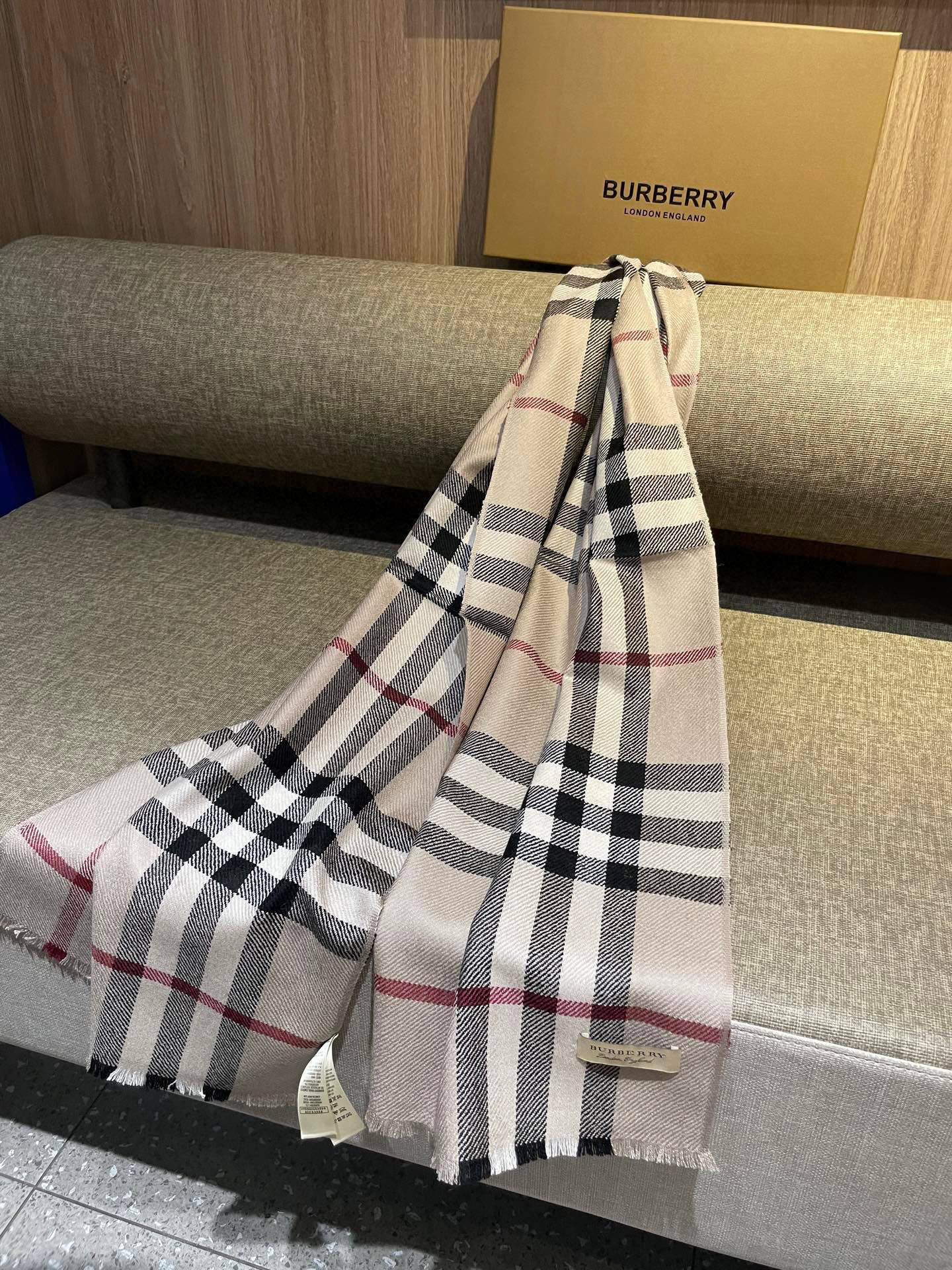 同步官网，巴宝莉经典时尚的情怀。日常时髦实用款】Burberry新款，真的无敌时髦百搭！！独有的格调，这