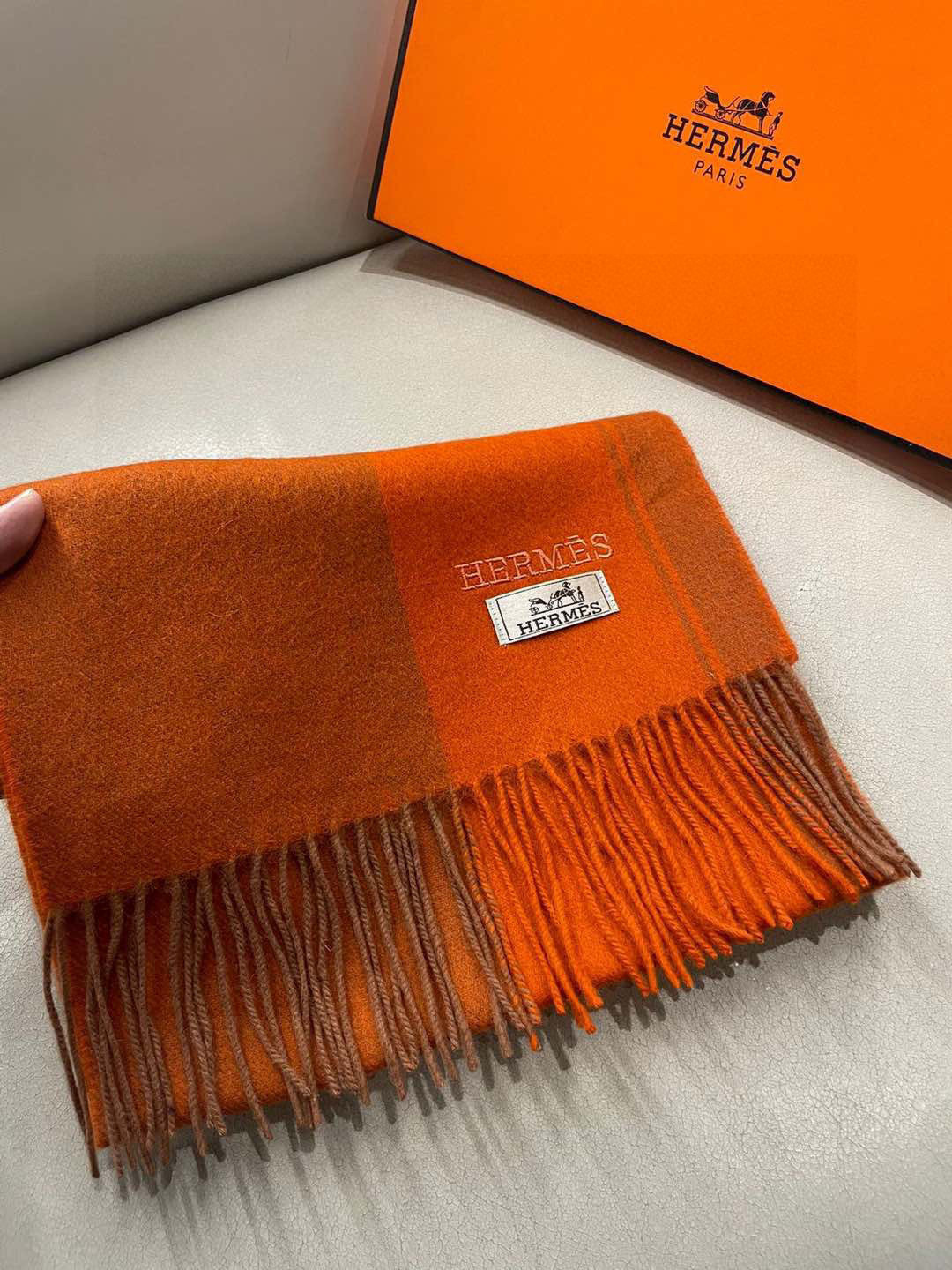 HERMFS【爱马仕】巴黎时装展采用蒙古高原细羊绒！手感满满地都是细腻的绒毛！这个价格绝对百分之百的实惠