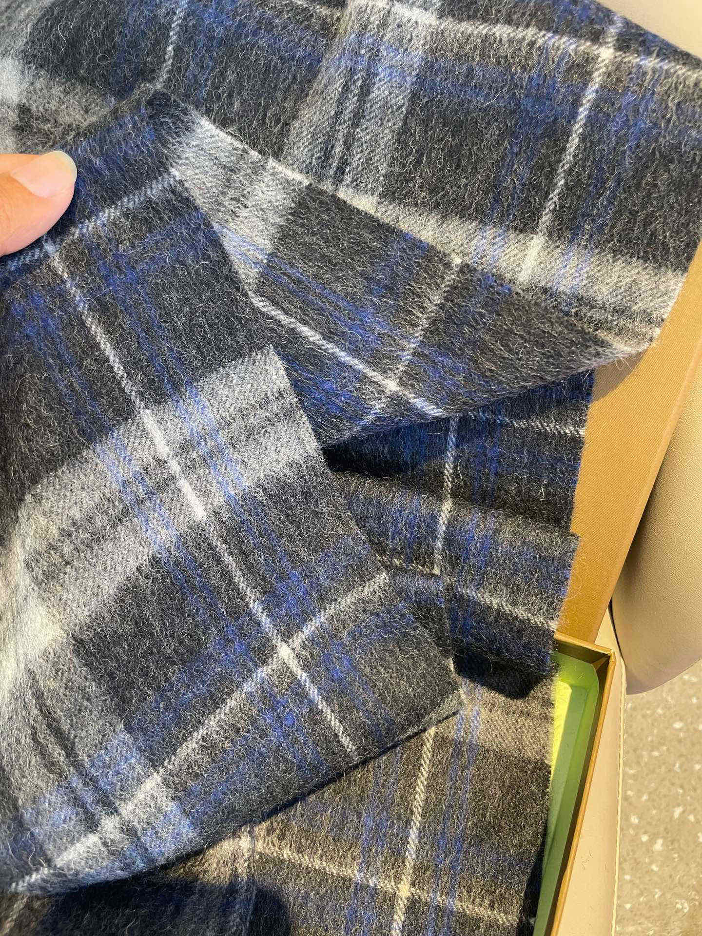 新款巴宝莉男士格子高级货❗️ 顶级出口尾单战马刺绣👍货不多，下手一定要快，真心美的让人非常非常心动 上身