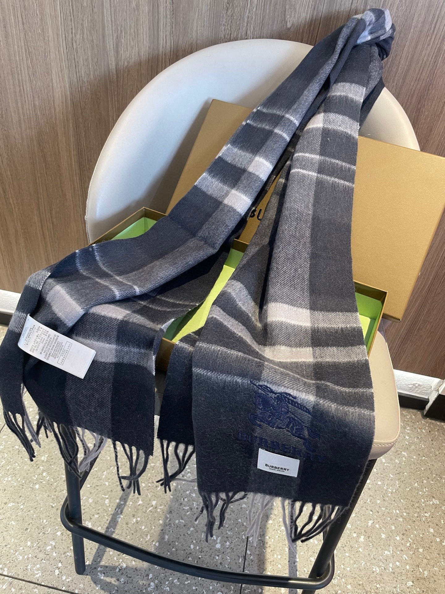 新款巴宝莉男士格子高级货❗️ 顶级出口尾单战马刺绣👍货不多，下手一定要快，真心美的让人非常非常心动 上身