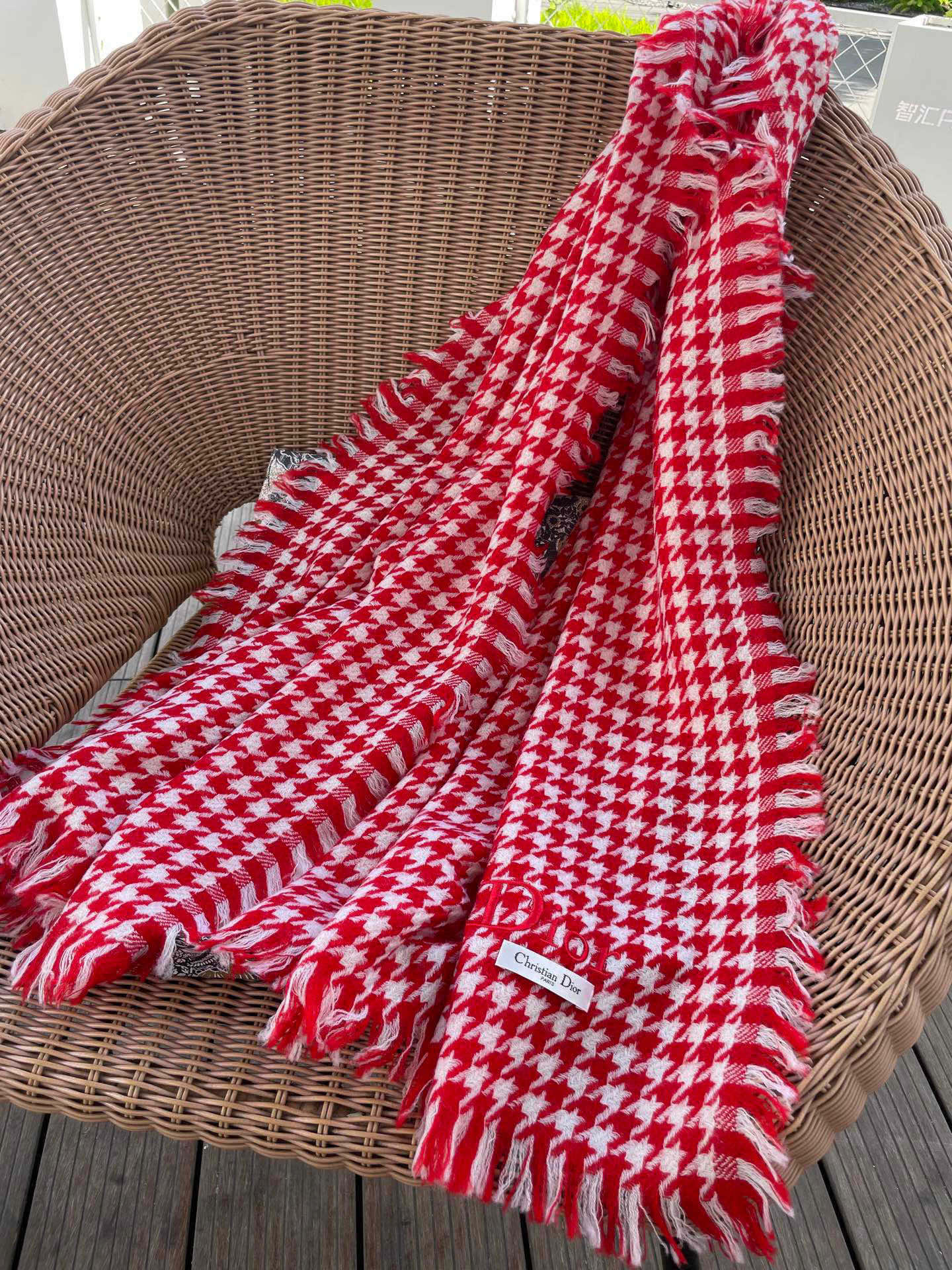 迪奥Dior尾单新款千鸟格拼色羊毛围巾，直接出欧洲的，正儿八经的正品订单…和大货一起出来，不用多流弊的文
