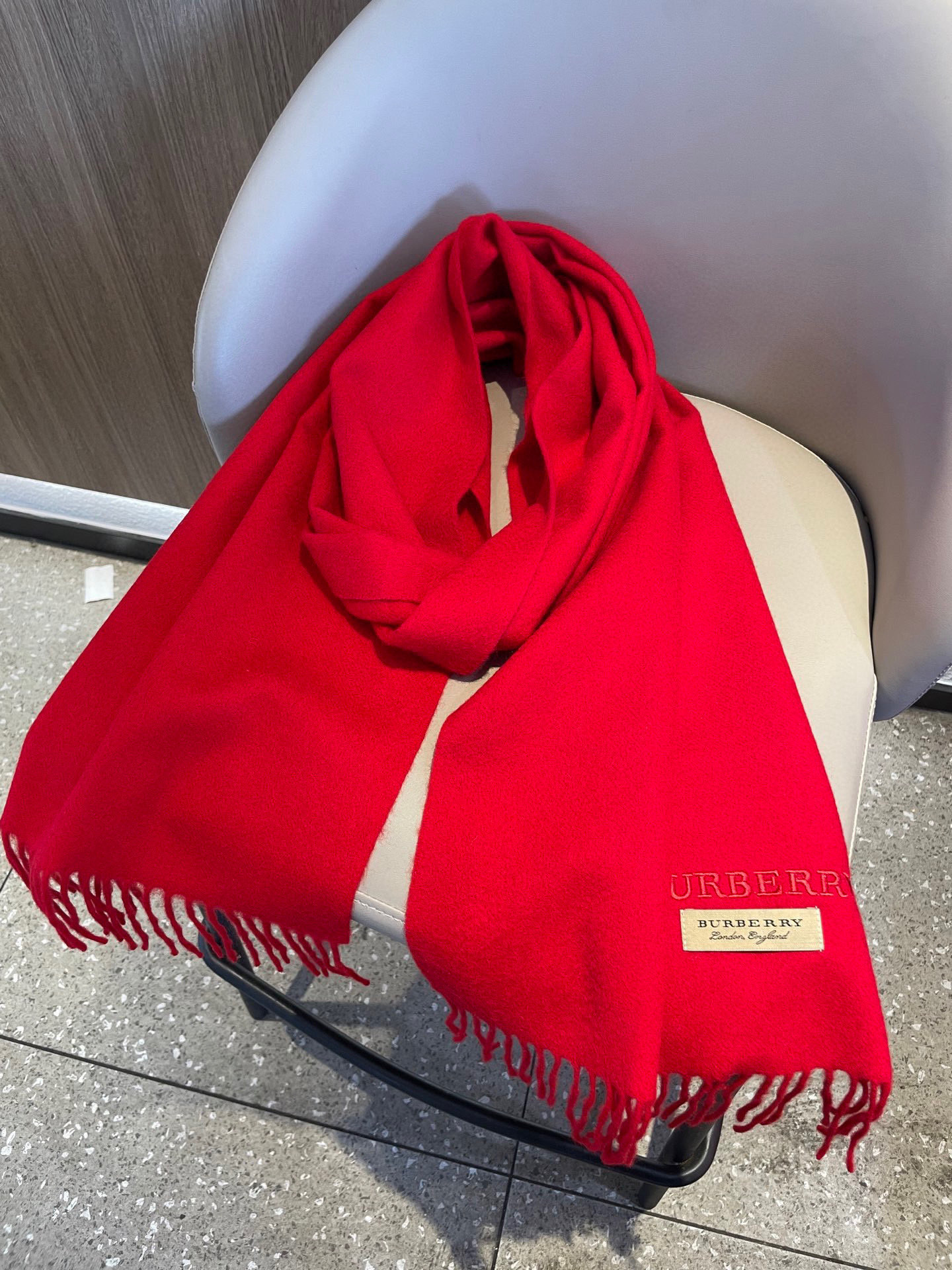 巴宝莉BURBERRY字母专柜款❗️ 顶级出口尾单刺绣👍货不多，下手一定要快，真心美的让人非常非常心动 