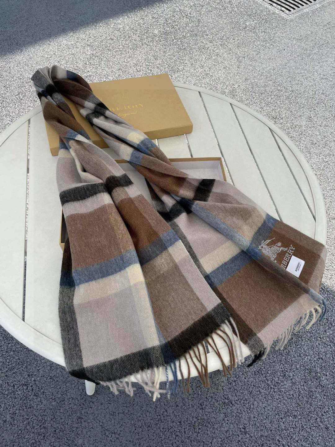 巴宝莉男士格子高级货❗️ 顶级出口尾单战马刺绣👍货不多，下手一定要快，真心美的让人非常非常心动 上身效果