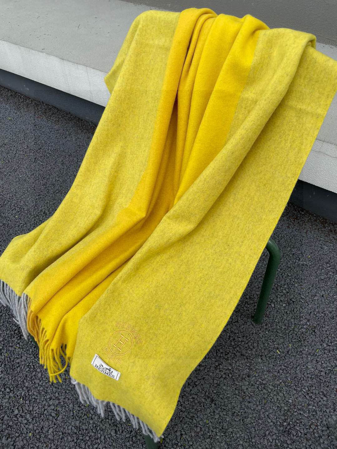 ✨爱马仕最新款，H刺绣系列羊毛毯，大爱三配色。真的太喜欢爱马仕的这款配色了，真的是给家居生活注入新的活力