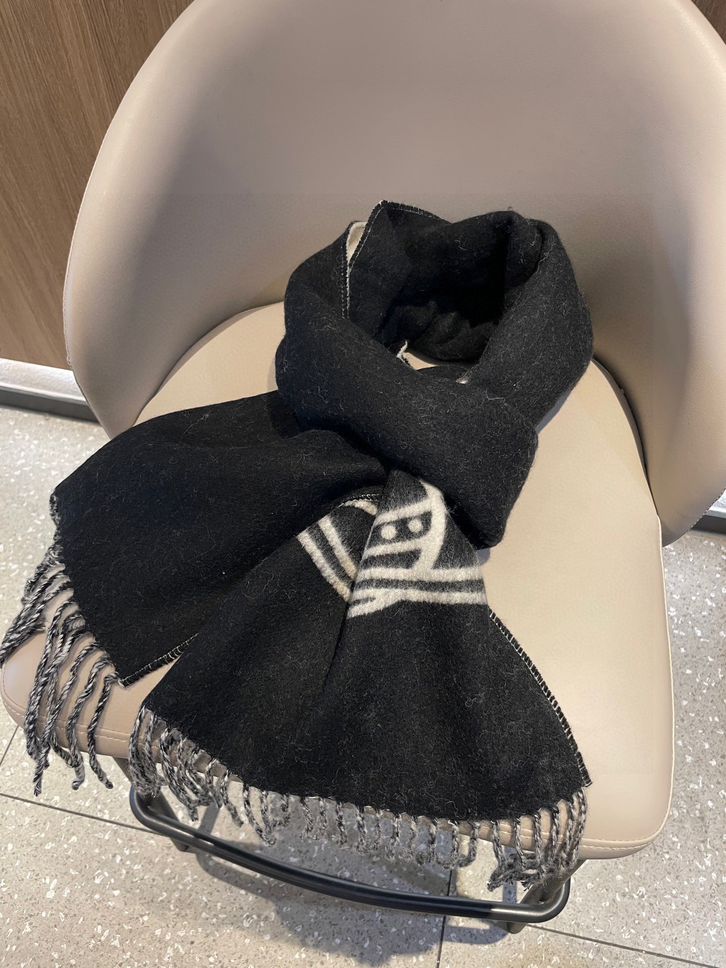 💟西太后超美新款双面围巾！超级推荐入手！质感好货！据说超难买哦！！做工非常精致，很有分量，我们的 格真的