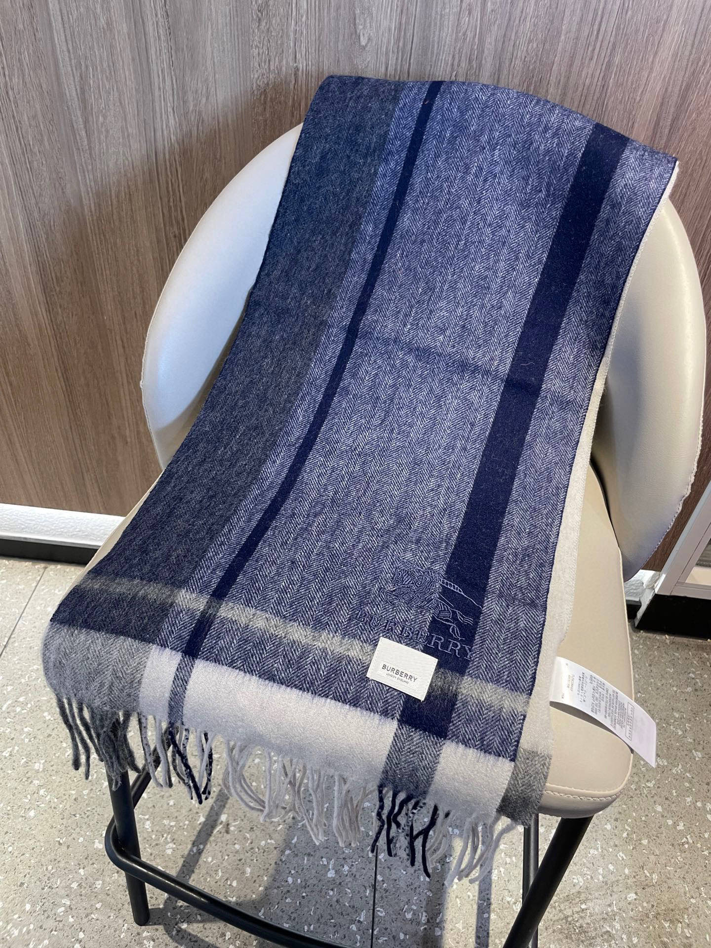 新款巴宝莉男士格子高级货❗️ 顶级出口尾单战马刺绣👍货不多，下手一定要快，真心美的让人非常非常心动 上身